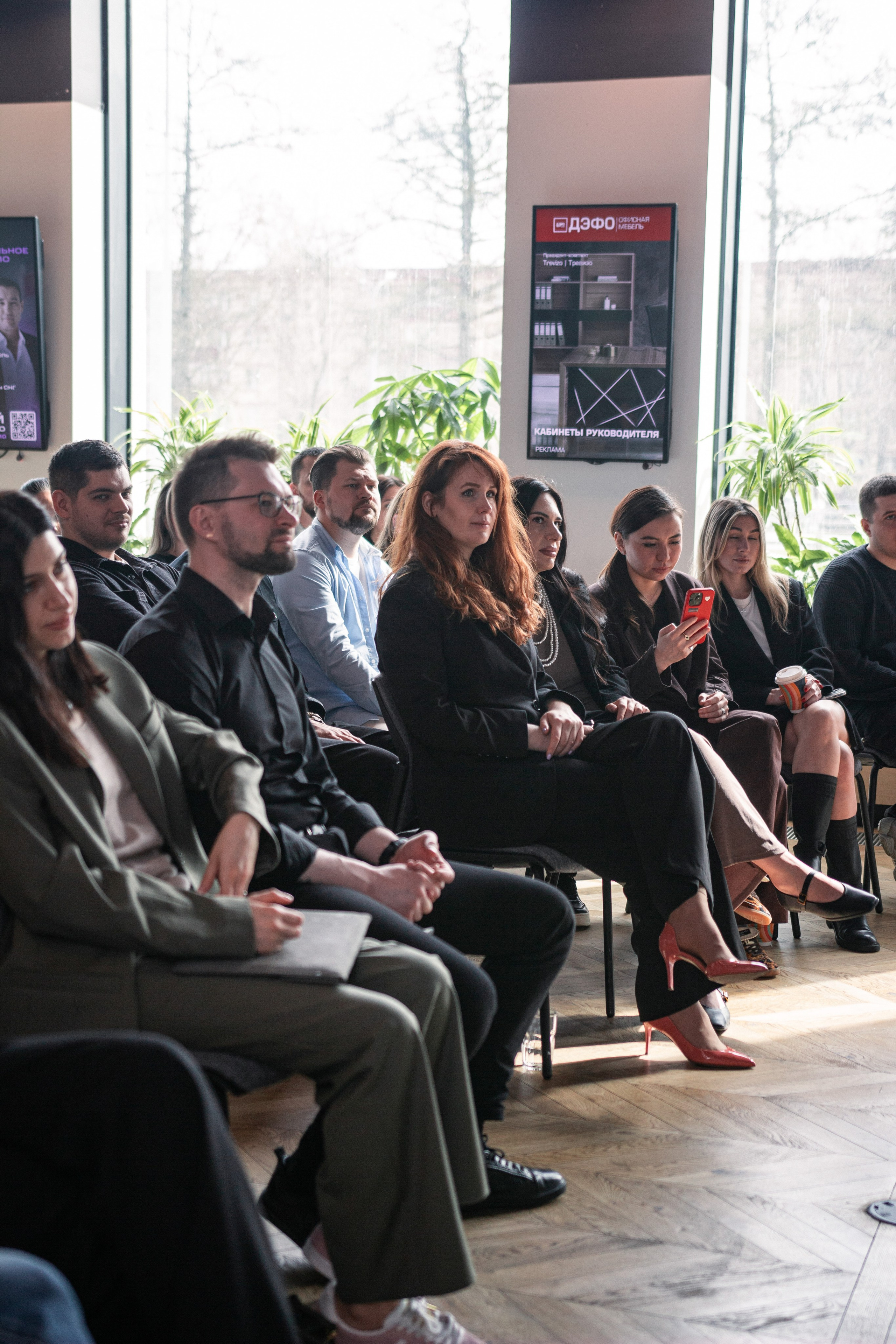 Планерка компании недвижимости. Фотограф Москва — личные фотосессии, лавстори в студии