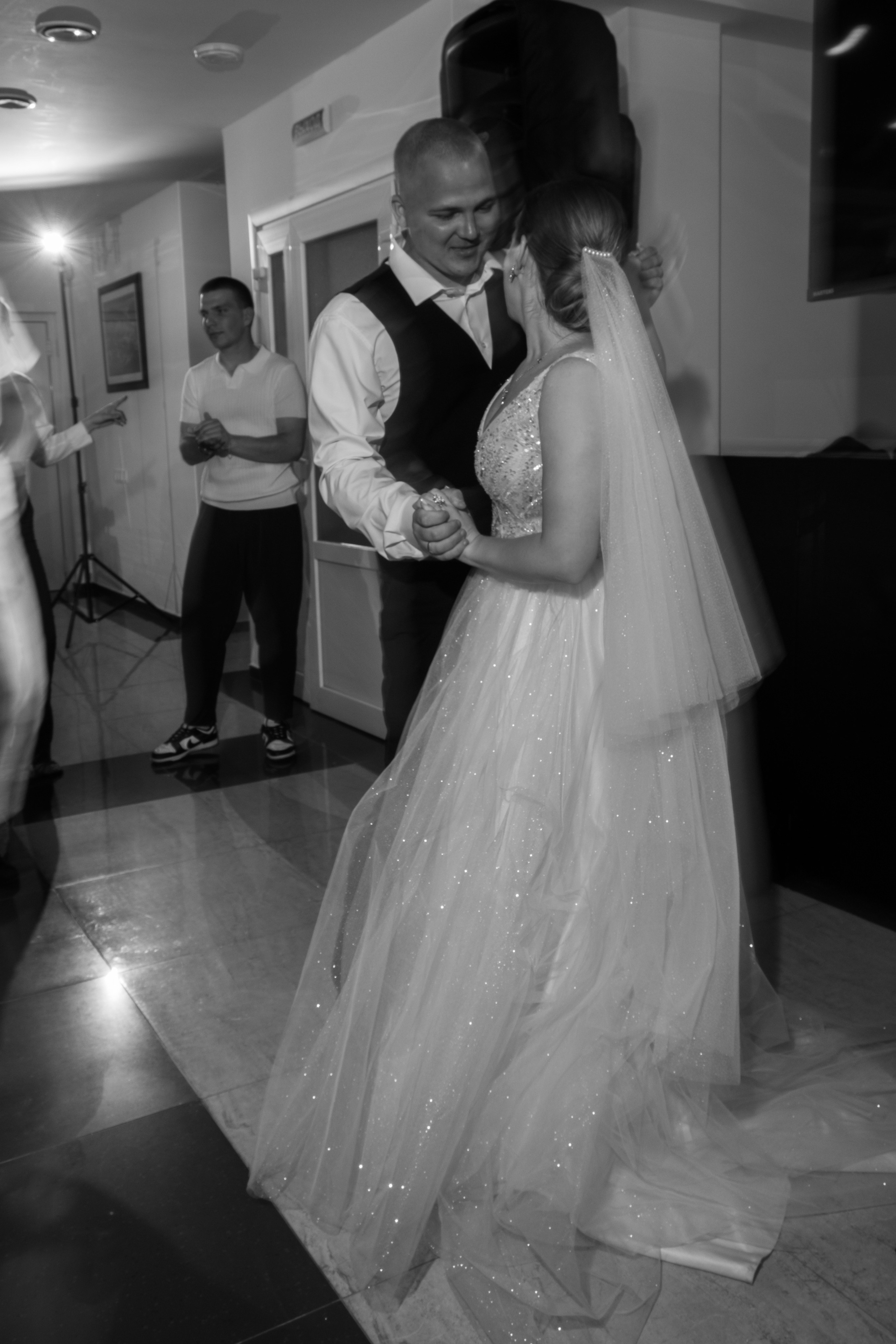 Свадебный ретопртаж. Профессиональная фотосъемка в Крыму. Натуральные эмоции и живые кадры. Забронируйте дату прямо сейчас!