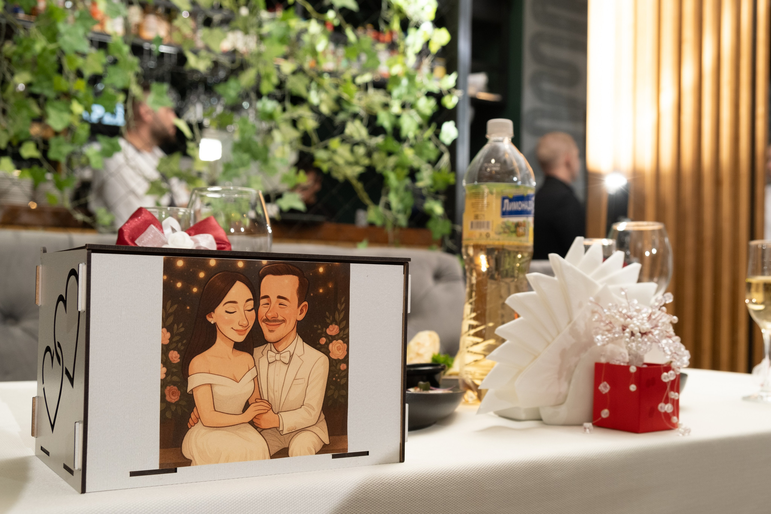 О+Д (ЗАГС, прогулка Центр и Парк Победы, банкет). Профессиональная фотосъемка в Крыму. Натуральные эмоции и живые кадры. Забронируйте дату прямо сейчас!