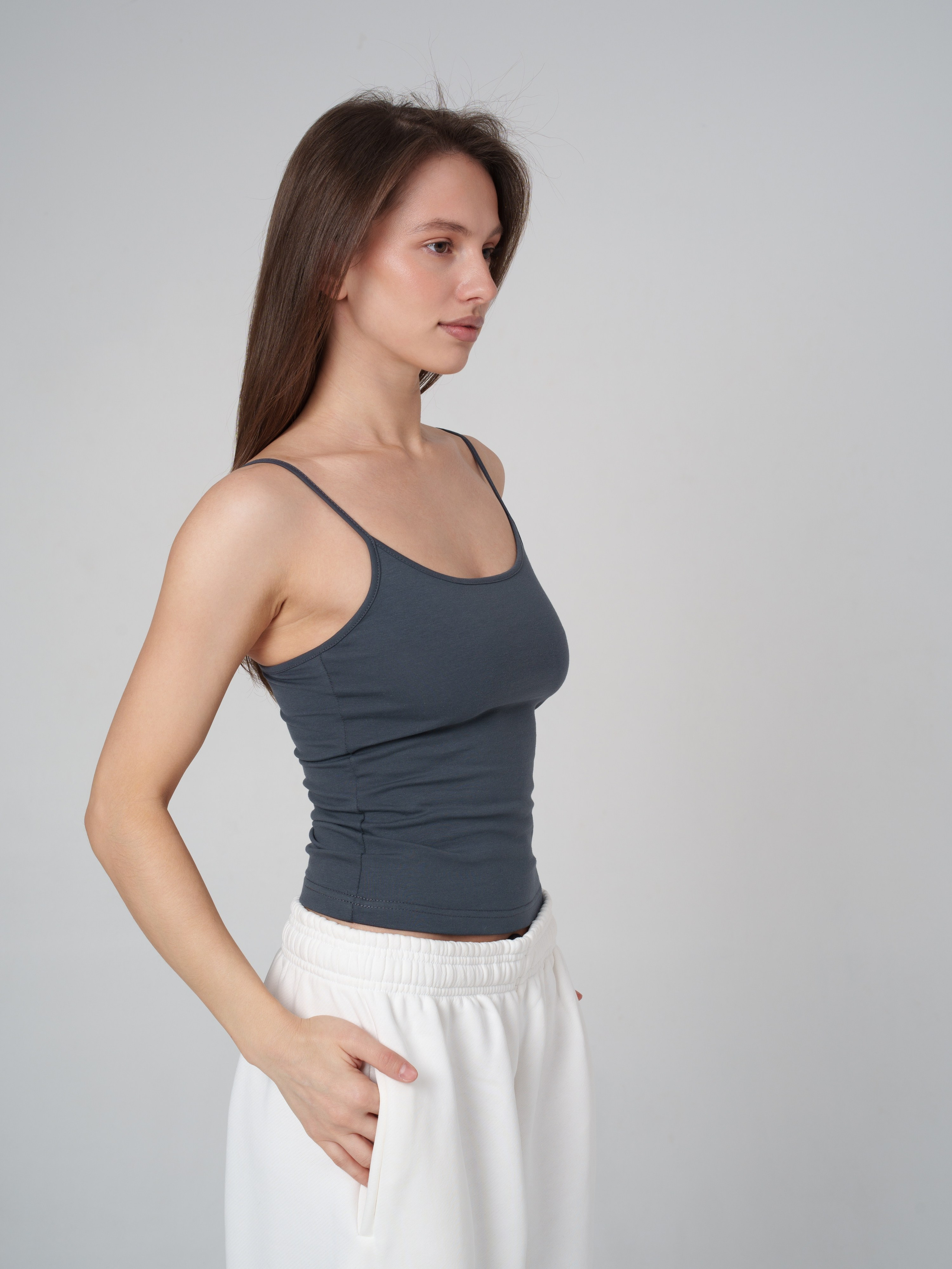 Топы на сером фоне. Иван Упоров — фотограф, рилсмейкер чебоксары