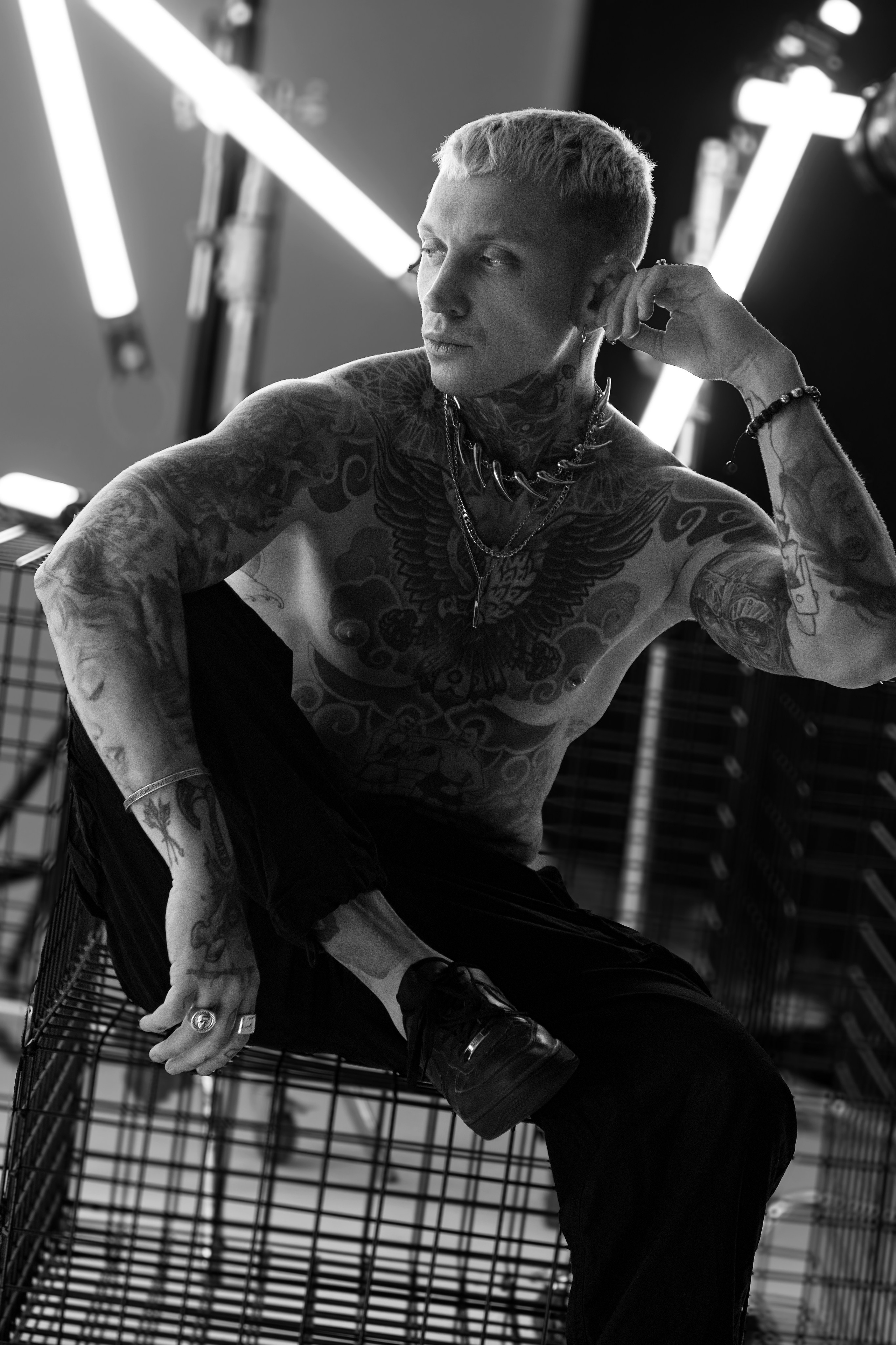 Фото сессия мужская съемка в студии. Портретный Студийный и уличный фотограф Москва. Индивидуальные, Семейные, Беременность, Будуар, Каталог, контент съемки для блога и бизнеса