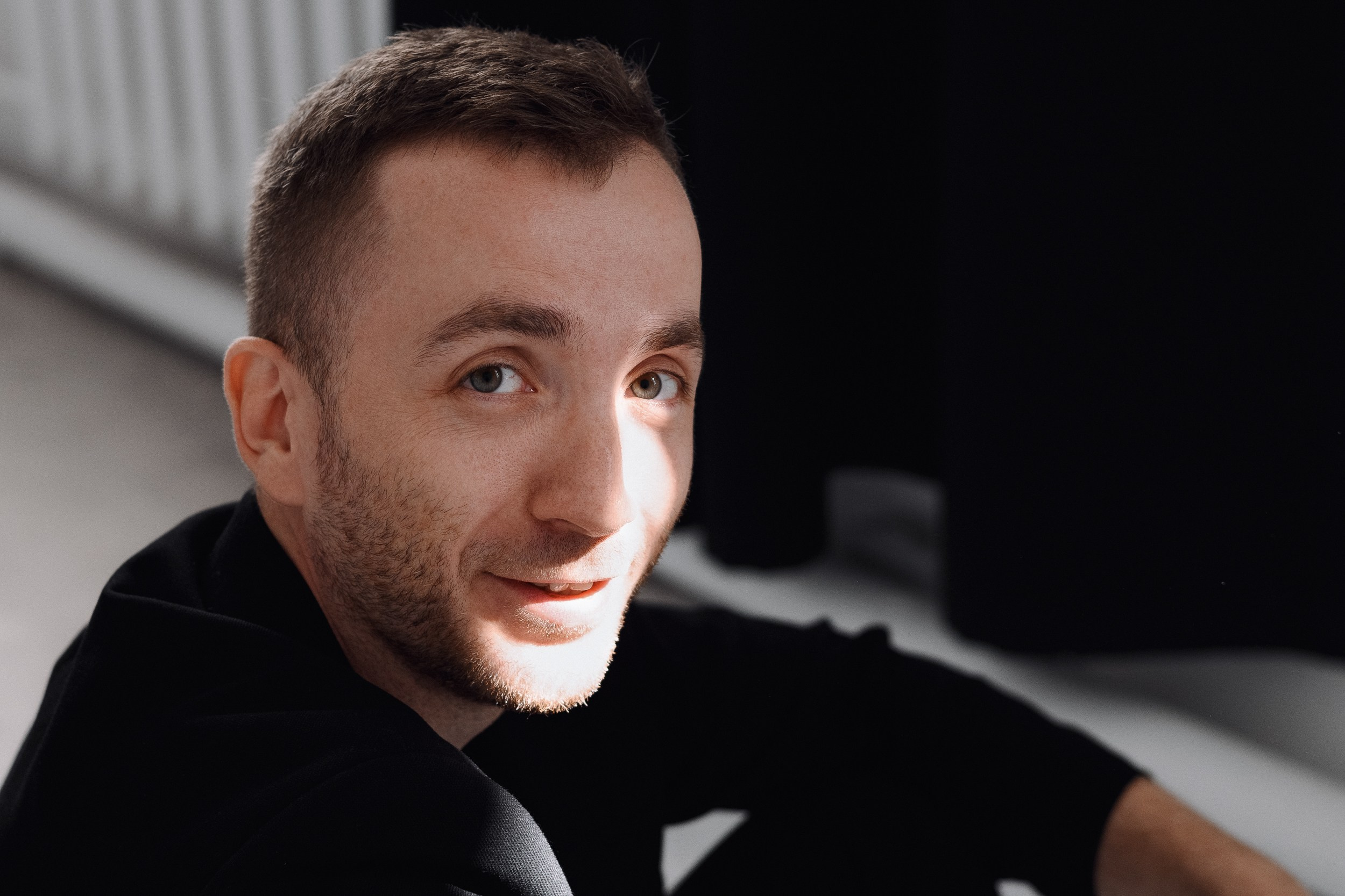 Студийная фотосессия мужчины. Фотограф Дарья Мустафина, Тюмень