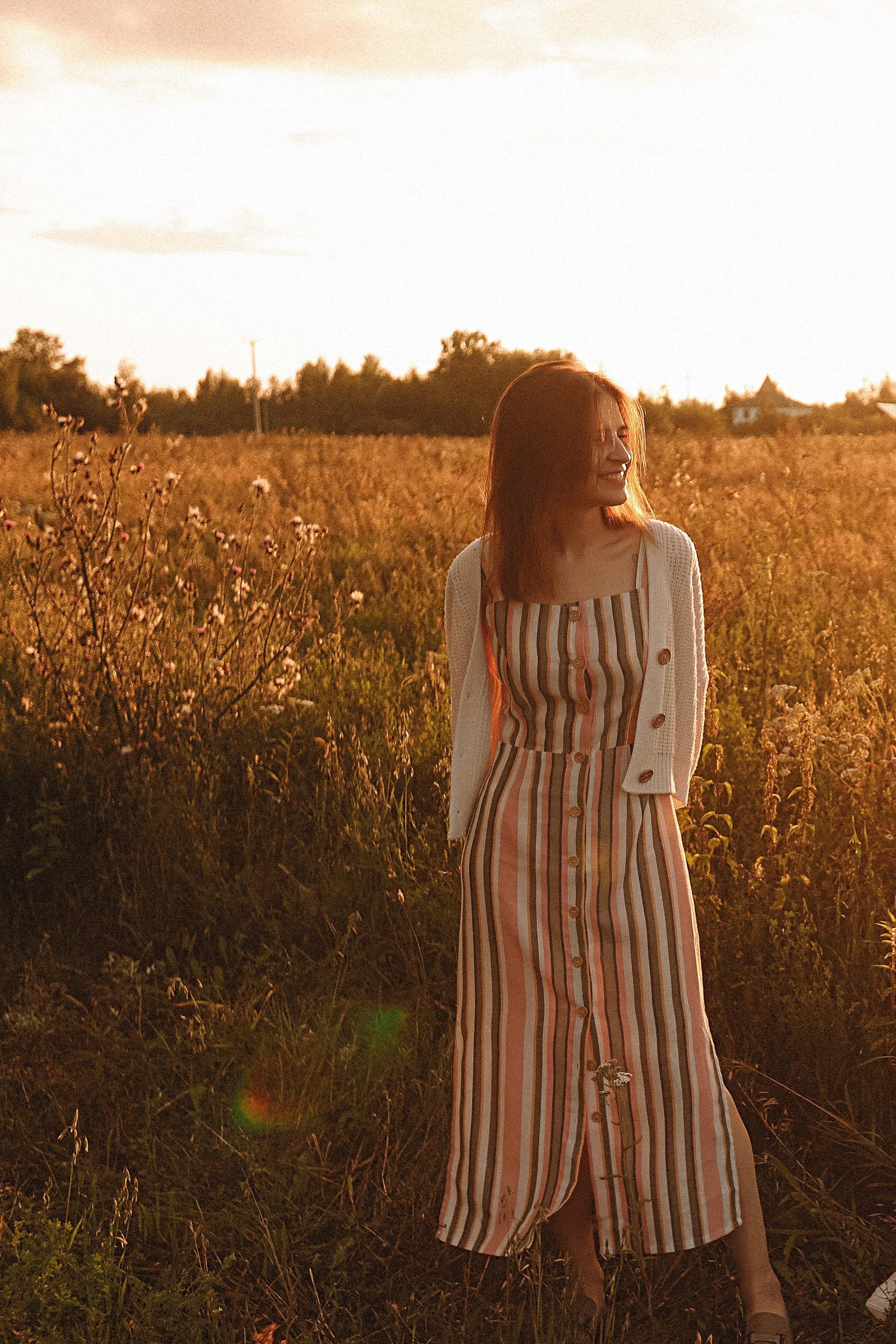 Поле love story на закате. Семейный фотограф Тюмень, фотограф на роды Салмина Мария