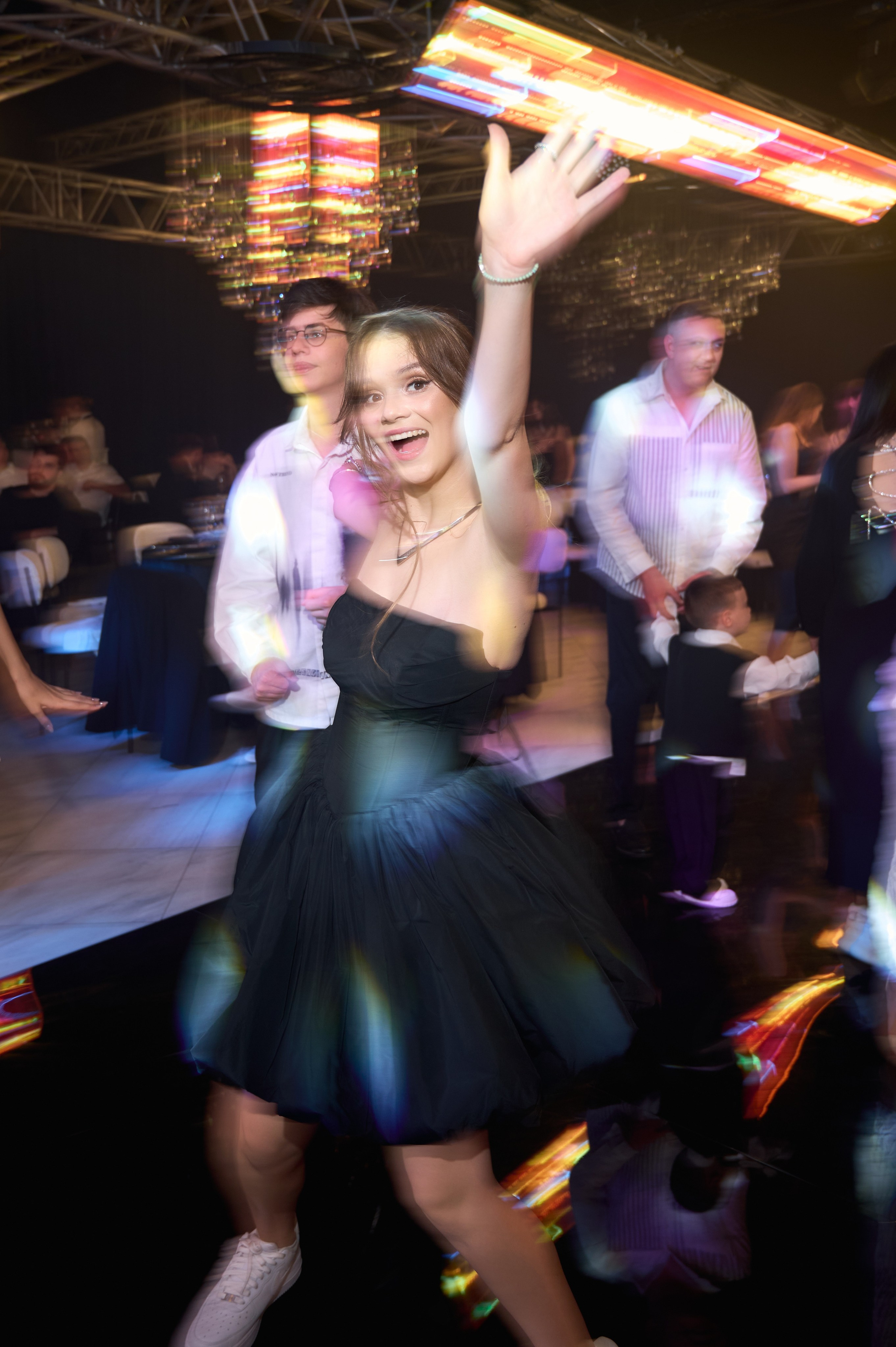 Свадьба с искусственным интеллектом в Усадьбе фамилии от ТВИНС СТУДИО лучших фотографов Краснодара. ТВИНС СТУДИО — лучшие свадебные фотографы и видеографы в Краснодаре