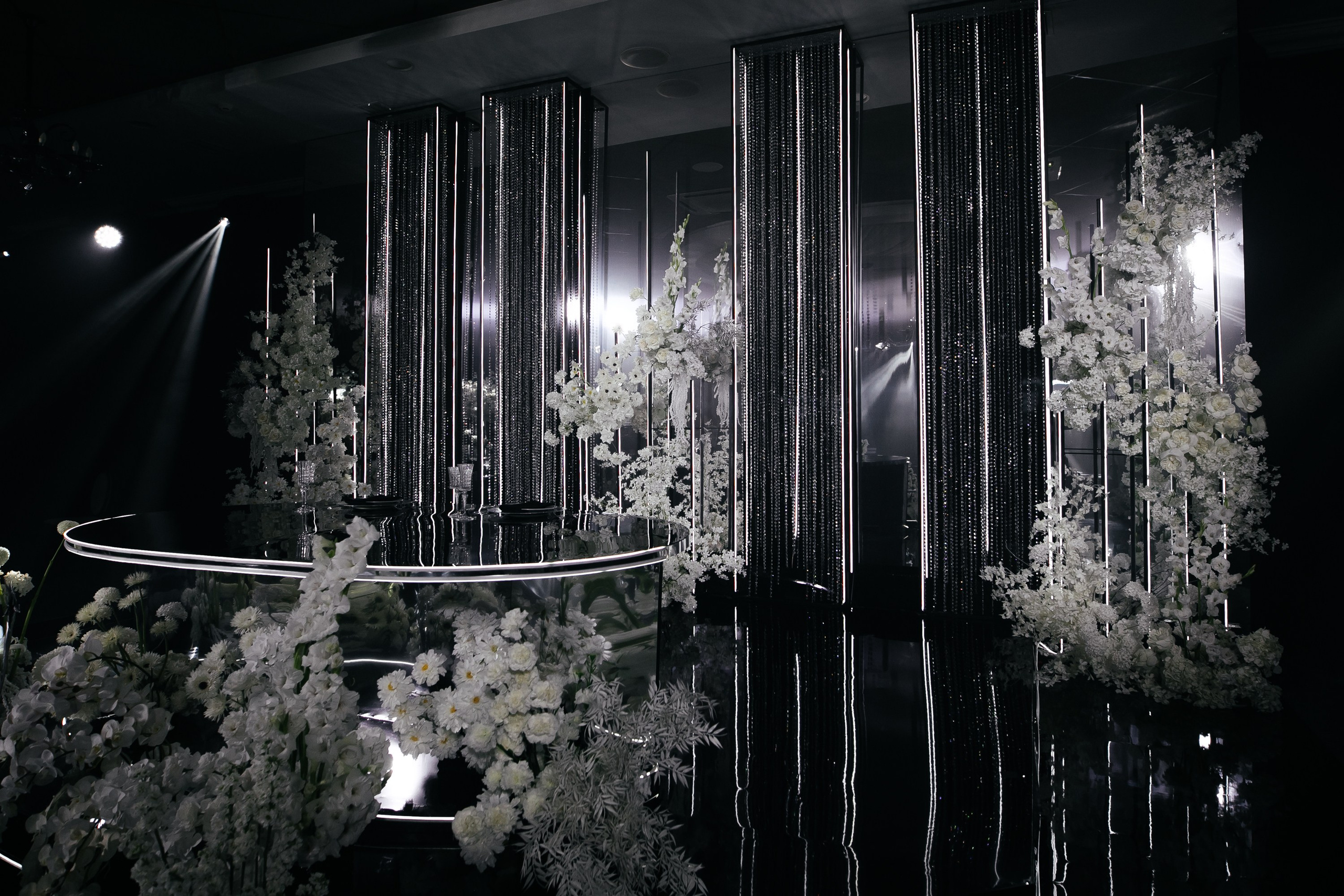 Реализация концепции свадебного декора «Отражаясь в любимых» LAZAR DECOR. Главная