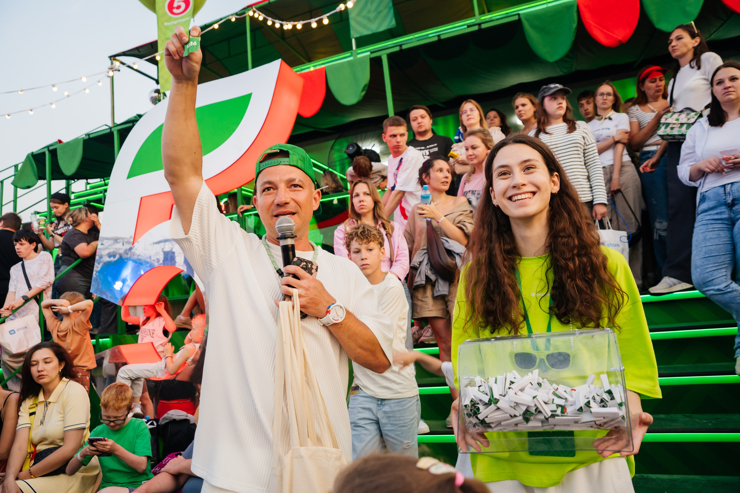 Пятерочка на VK фесте. Видеограф и Фотограф в Челябинске Ксения и Владимир Рюмины