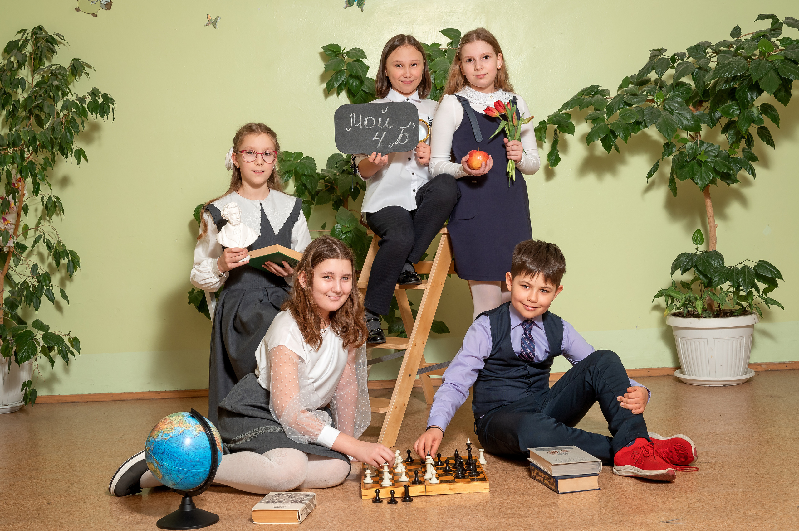 Школьный фотоальбом для младших классов. Фотограф новорождённых, семейный, школьный в городе Калуге Евгения