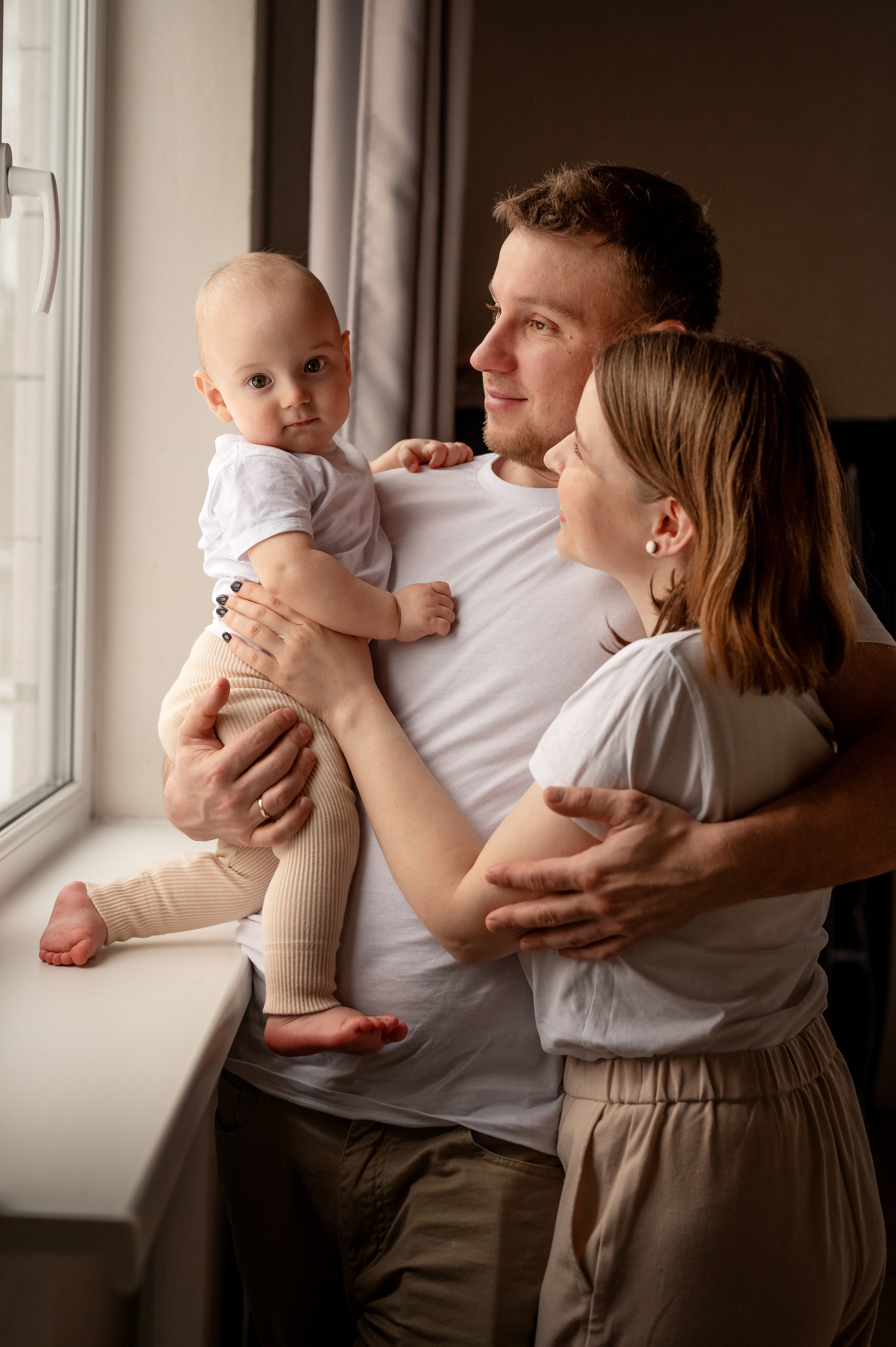 Родители с новорожденным малышом. Фотограф новорождённых, семейный, школьный в городе Калуге Евгения