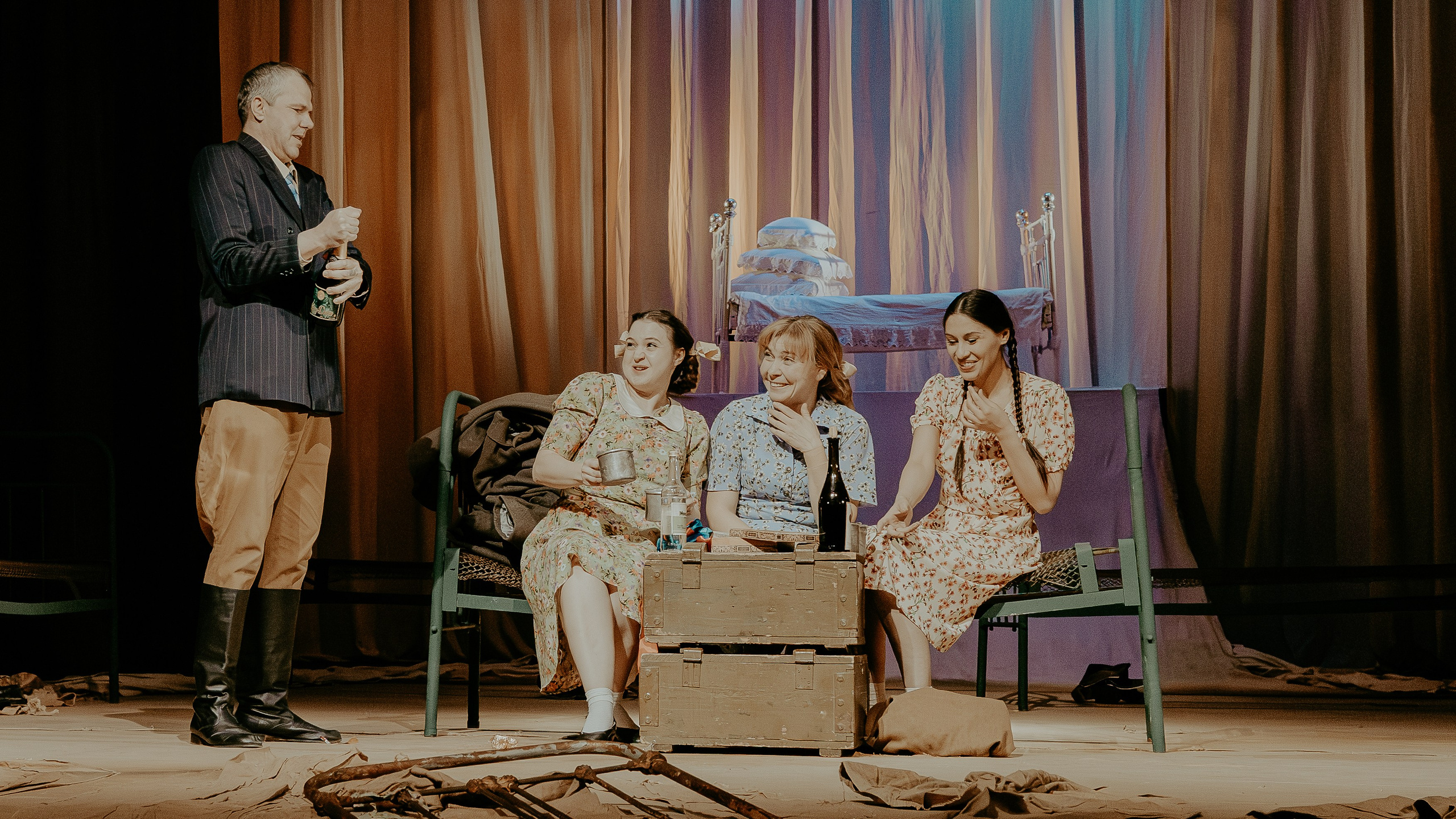 Театр Юного Зрителя " Не покидай меня». Фотограф Марк Файзулин