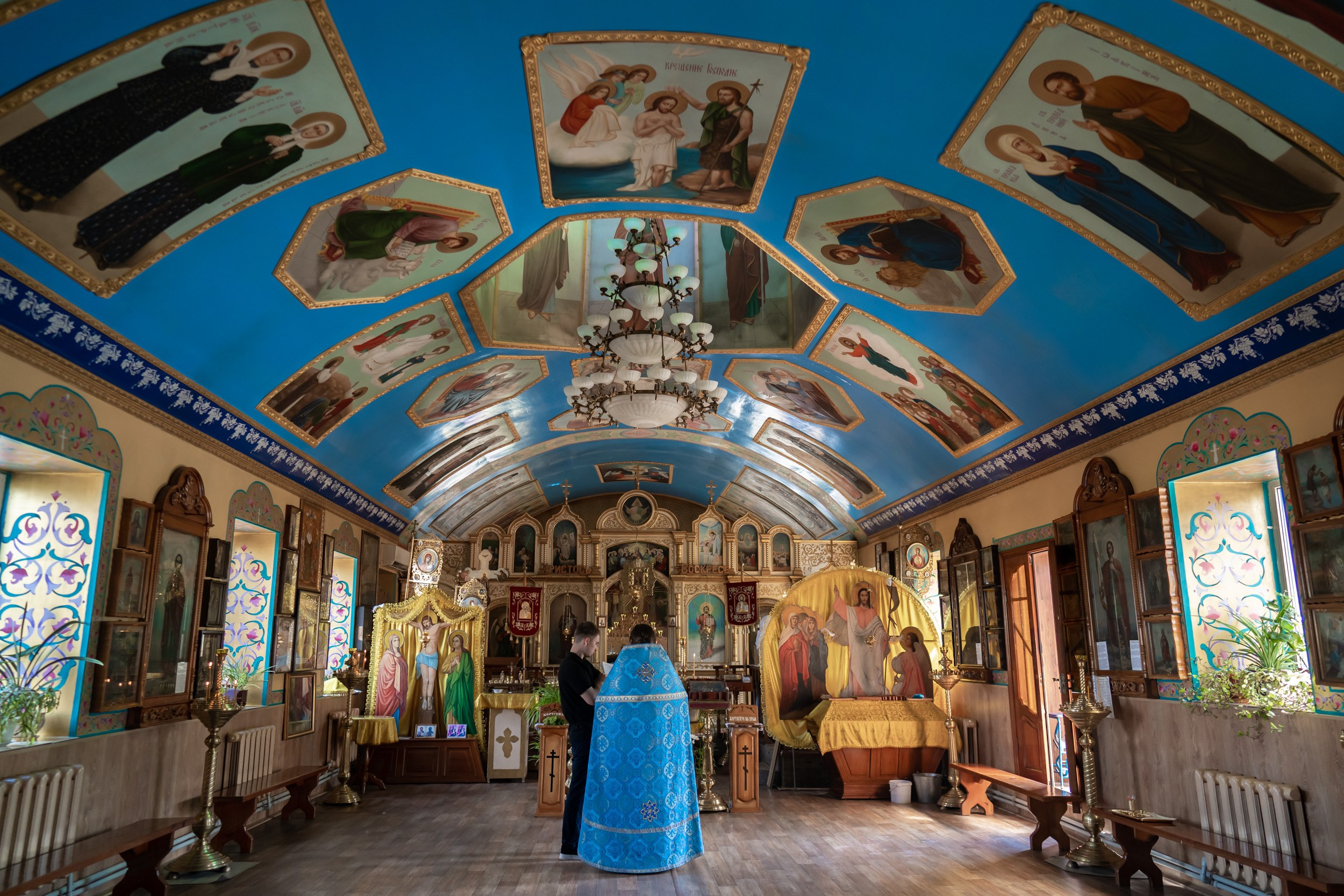 Праздник в честь иконы Казанской в Никольском храме, г. Первомайск ЛНР. Фотограф Таинств Луганск