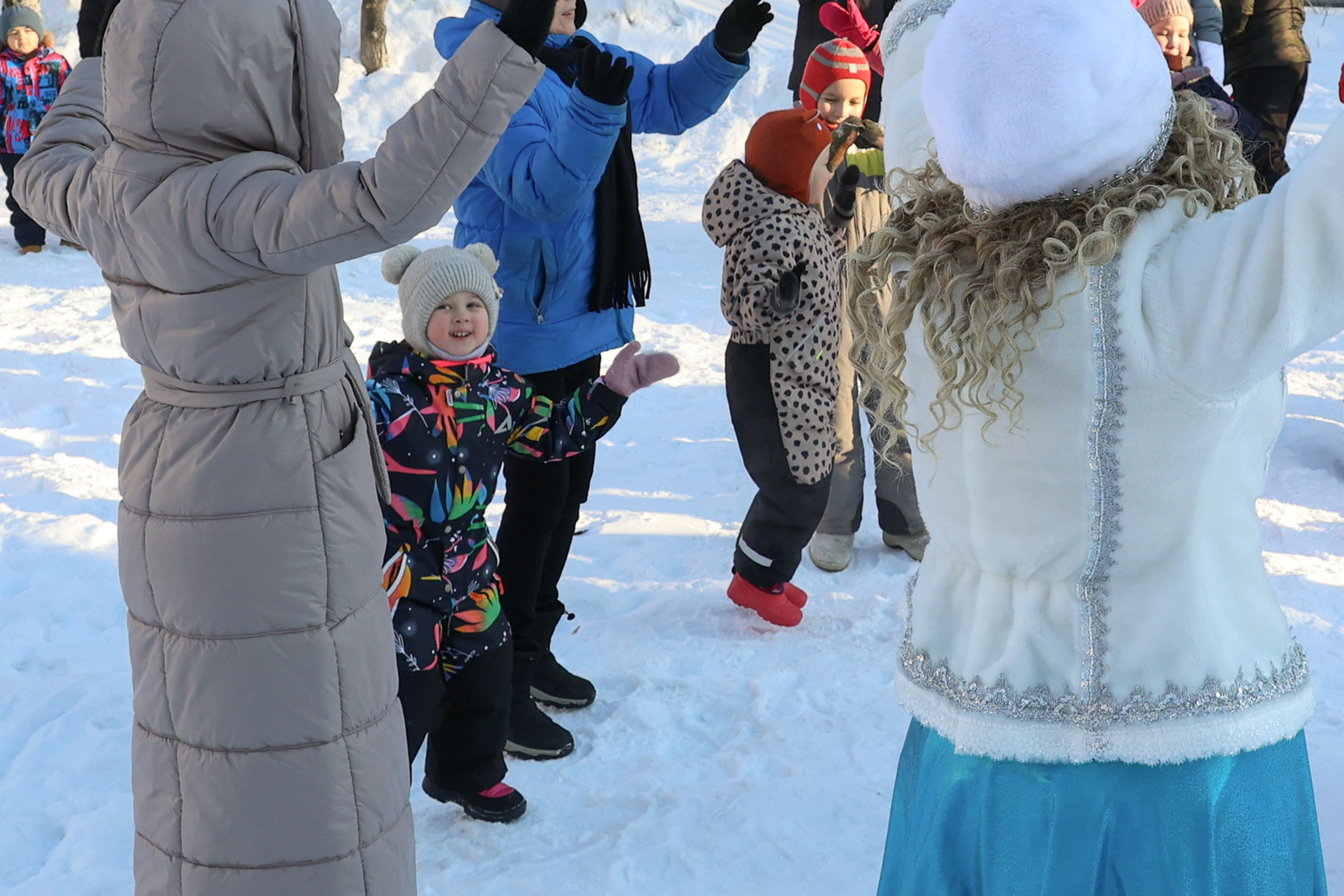 Новогодний праздник на улице