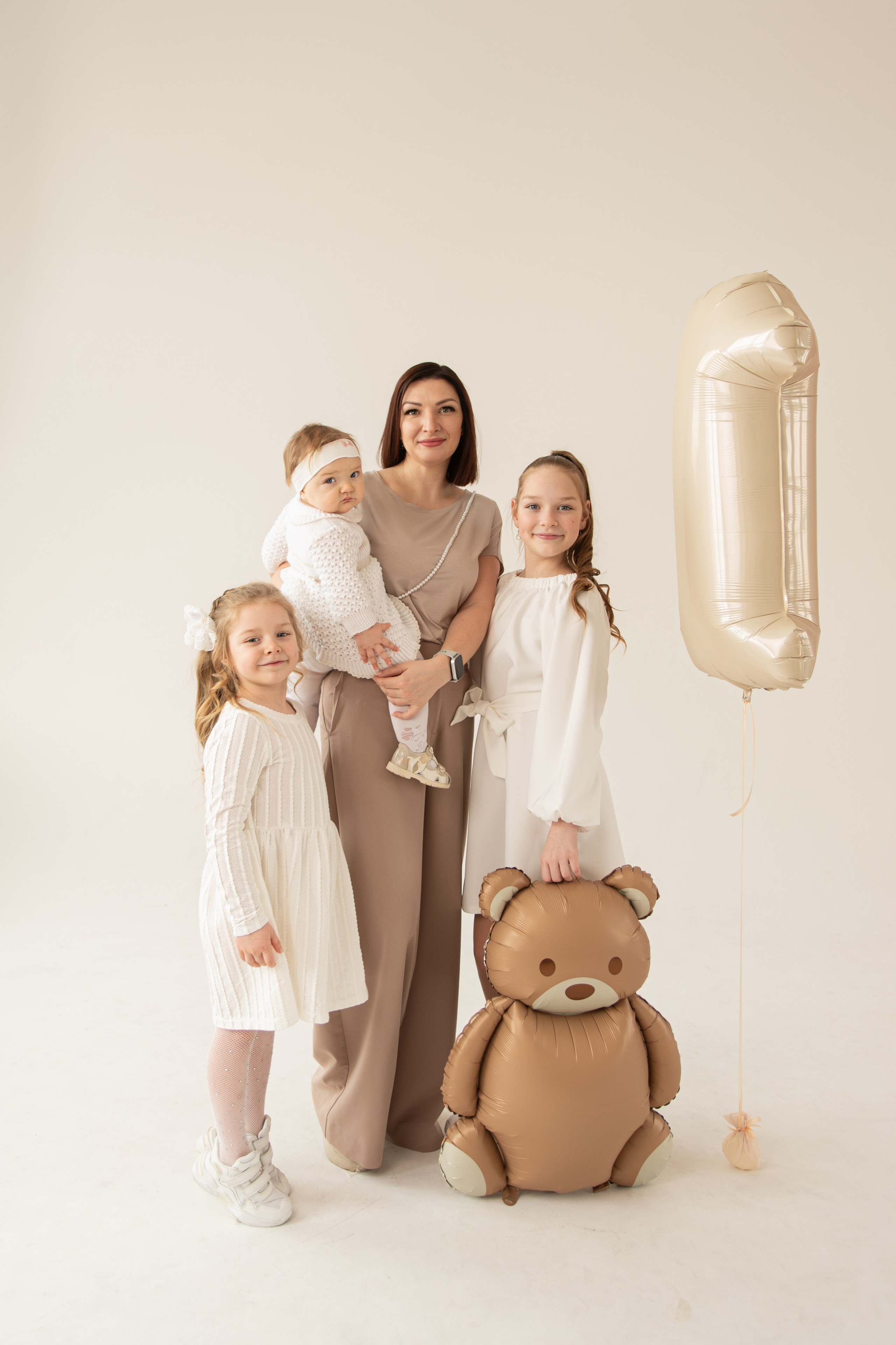 Семейная фотосессия в студии (циклорама). Семейный и детский фотограф в Туле Светлана Воронкова