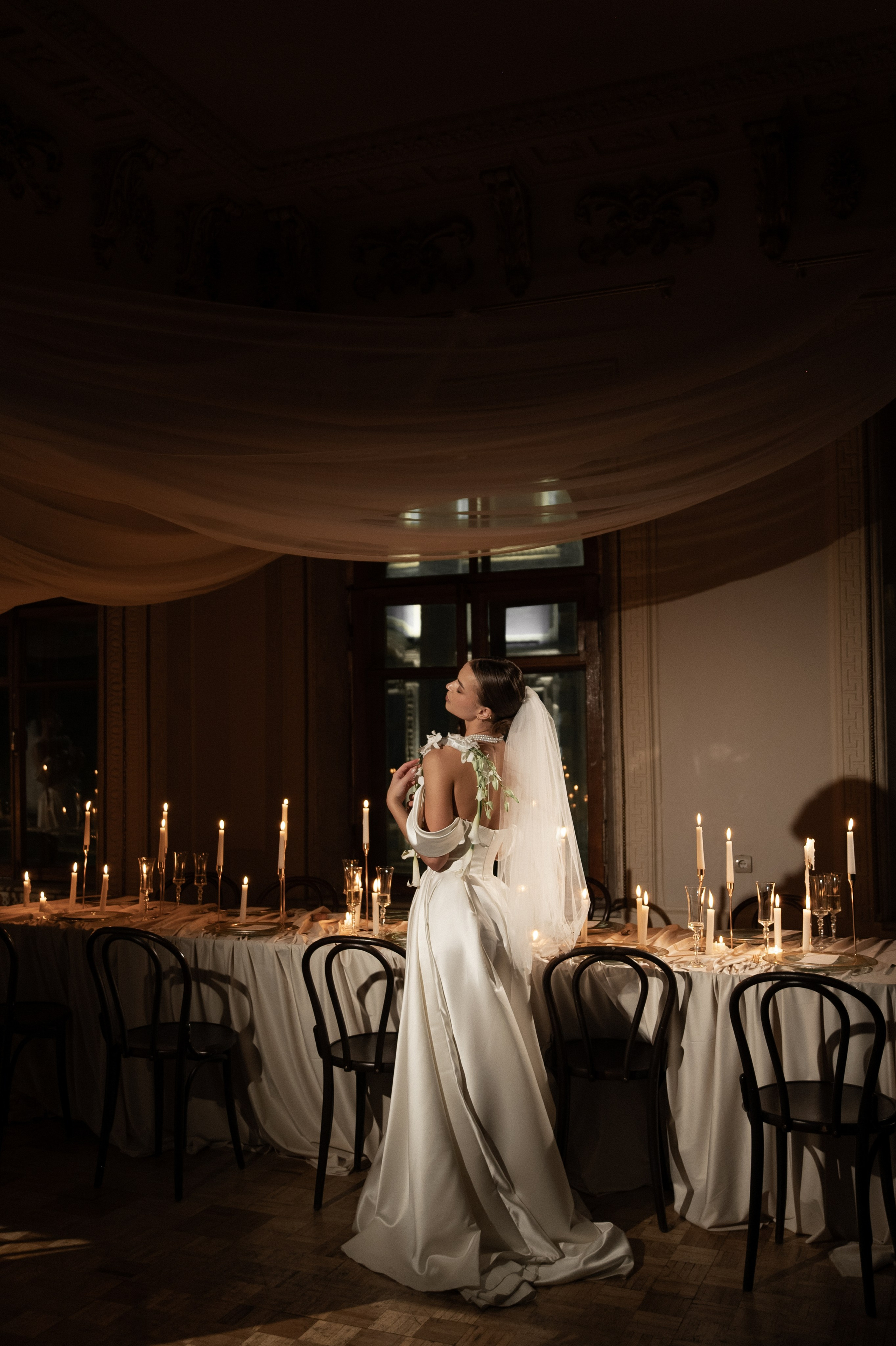 Камерный свадебный ужин при свечах в старинном особняке в фотостудии 21. Kult. Ярослава Ерина — свадебный фотограф в Москве