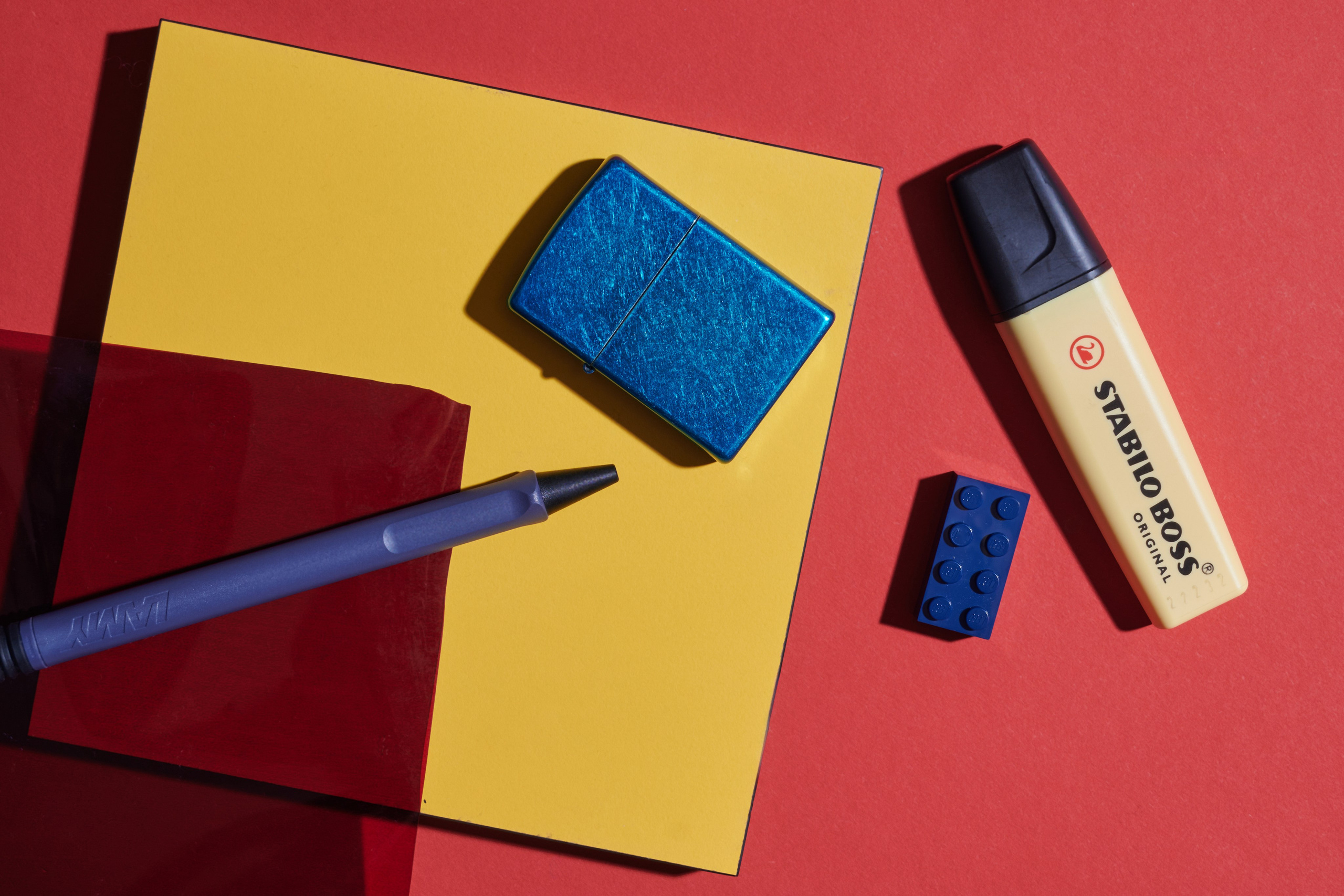 Натюрморт, вдохновлённый эстетикой Баухауса: строгие геометрические формы, контраст света и тени, минимализм и утончённая визуальная гармония. Фотограф: Ожерельев Лев