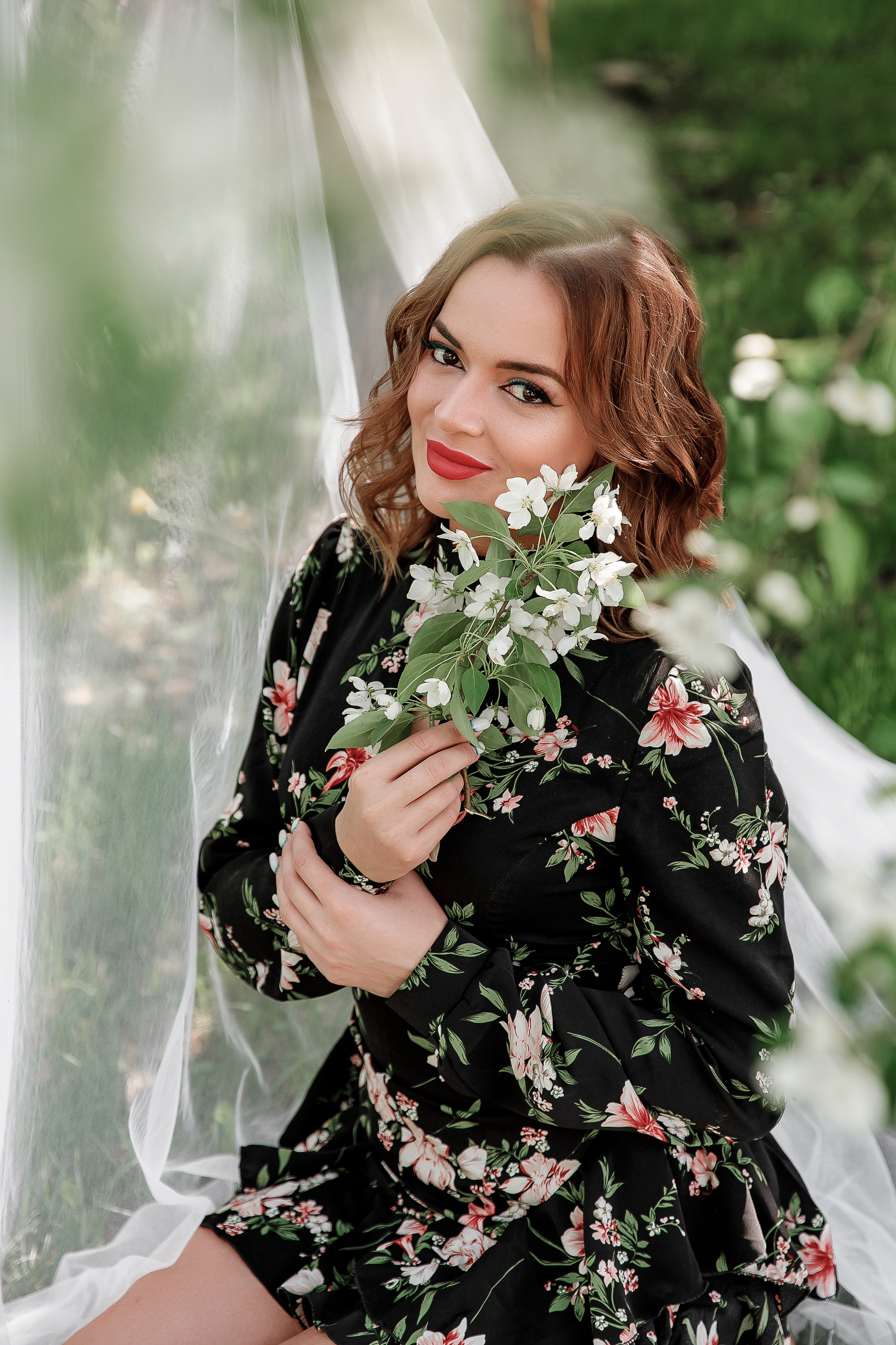 Фотосессия в яблонях. Свадебный фотограф в новокузнецке