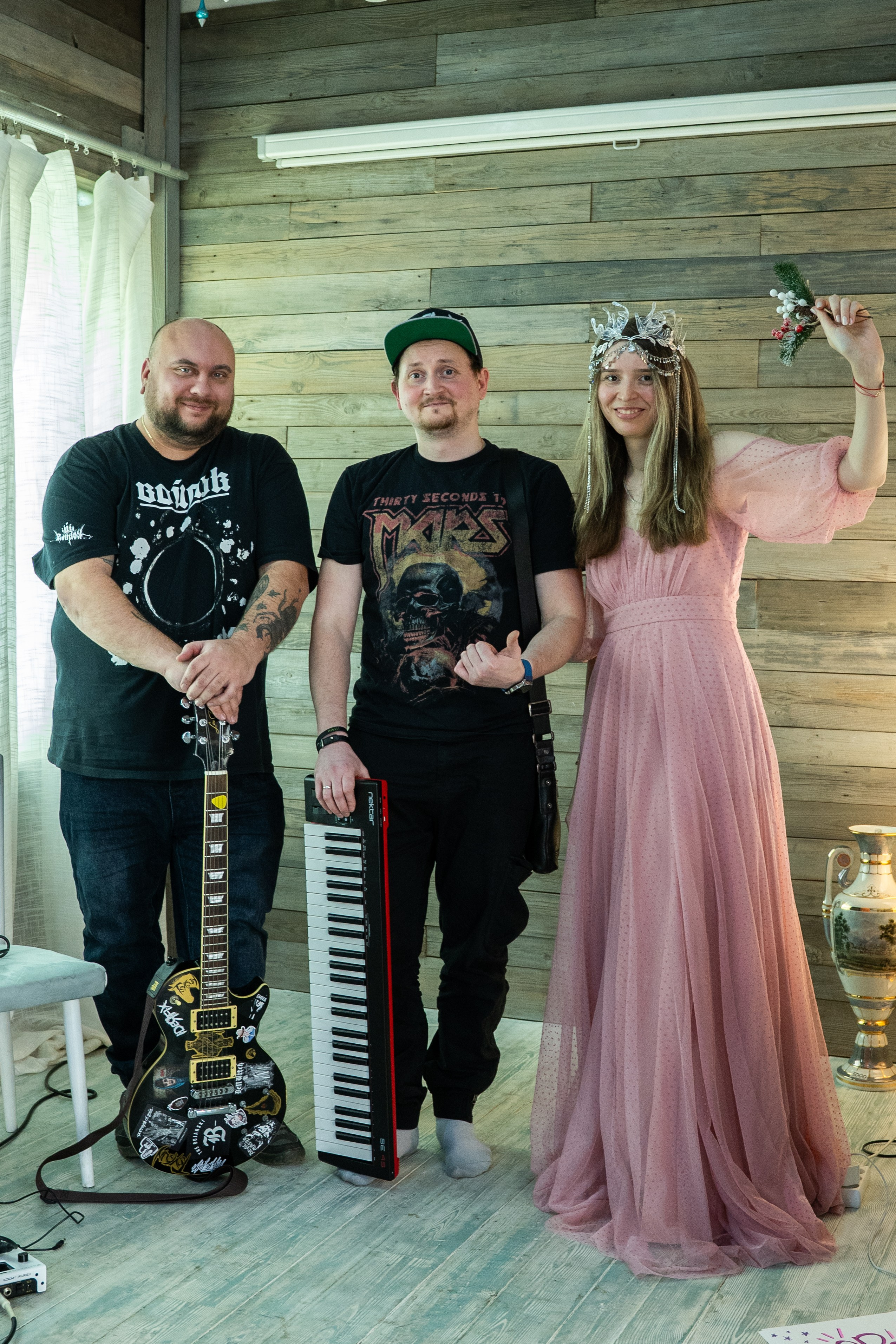 Музыкально-поэтический перфоманс на некорпоративе «Мы больше этой суеты». Репортажный фотограф в Москве Legiodot