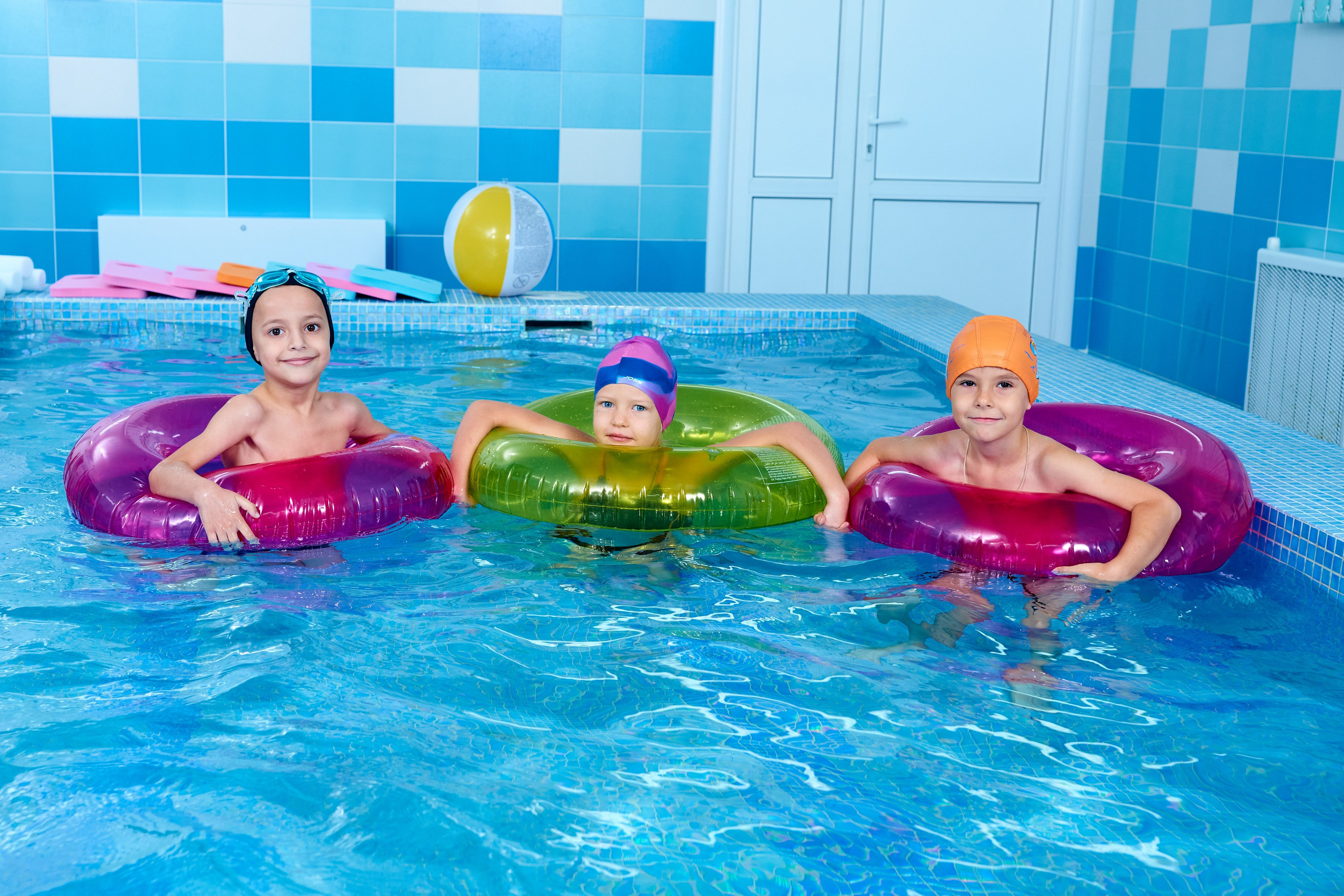 Занятие в бассейне. Childrenfoto.ru