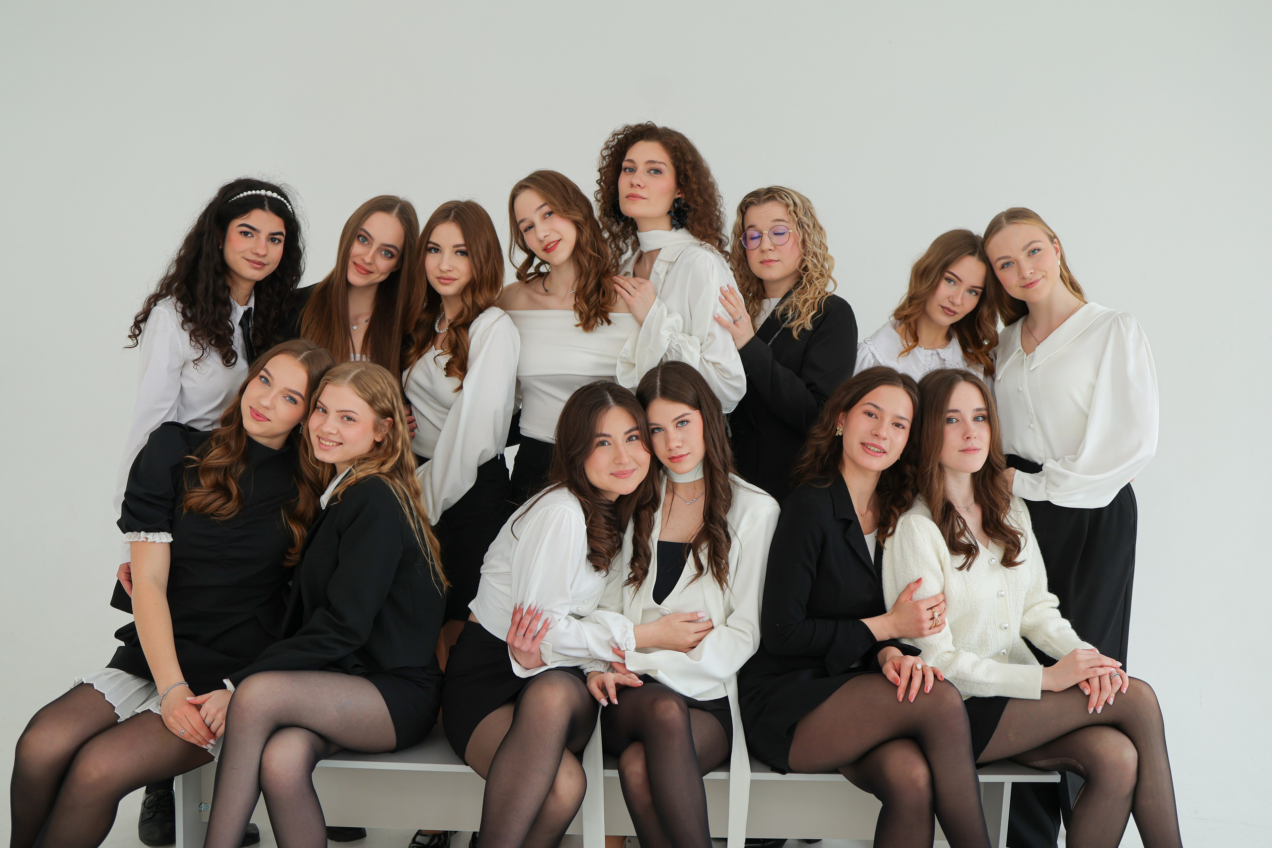 Циклорама 11 класс. Семейный фотограф Тюмень, фотограф на роды Салмина Мария