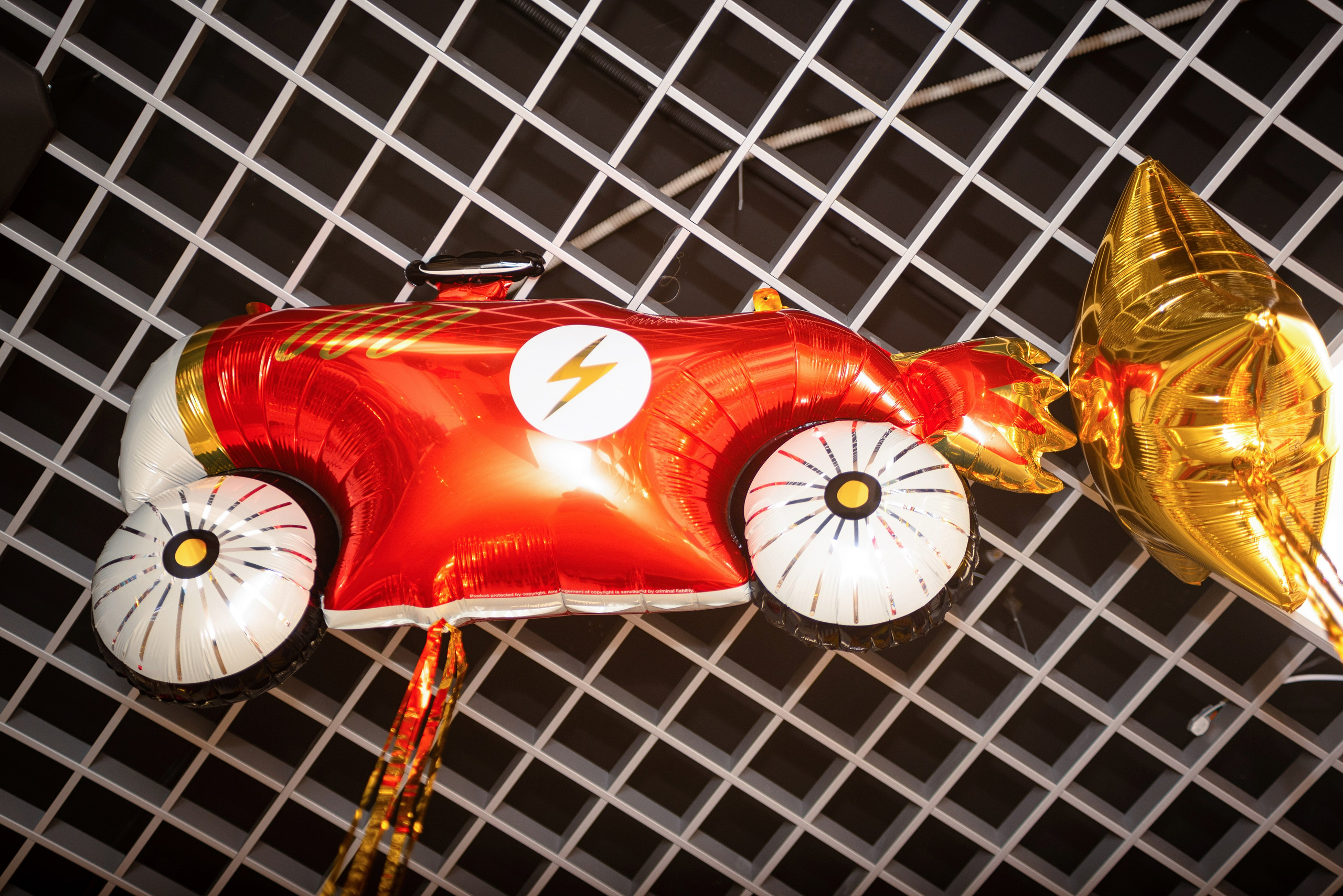 Профессиональный фотограф из Сургута/Нефтеюганска запечатлевает живое настроение и радость детско-подростковых праздничных мероприятий, включая дни рождения, выпускные вечера и семейные торжества.