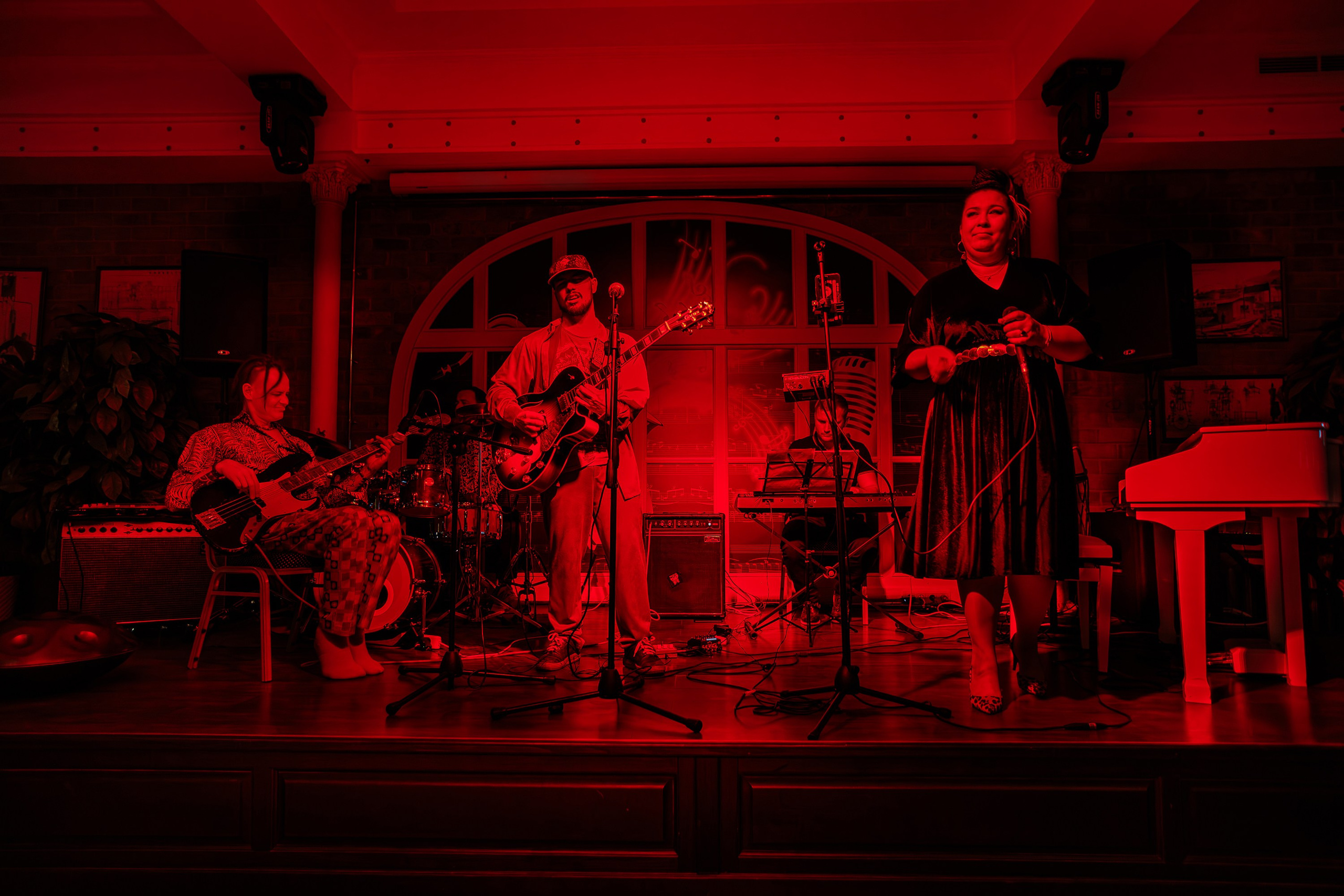 Джаз клуб «Скажите Jazz» Герман Мамаев, бэнд DC Quartet и специальный гость Анна Шакель_Фабрикантъ_Симферополь_26.01.2025. Аминов Руслан | Фотограф