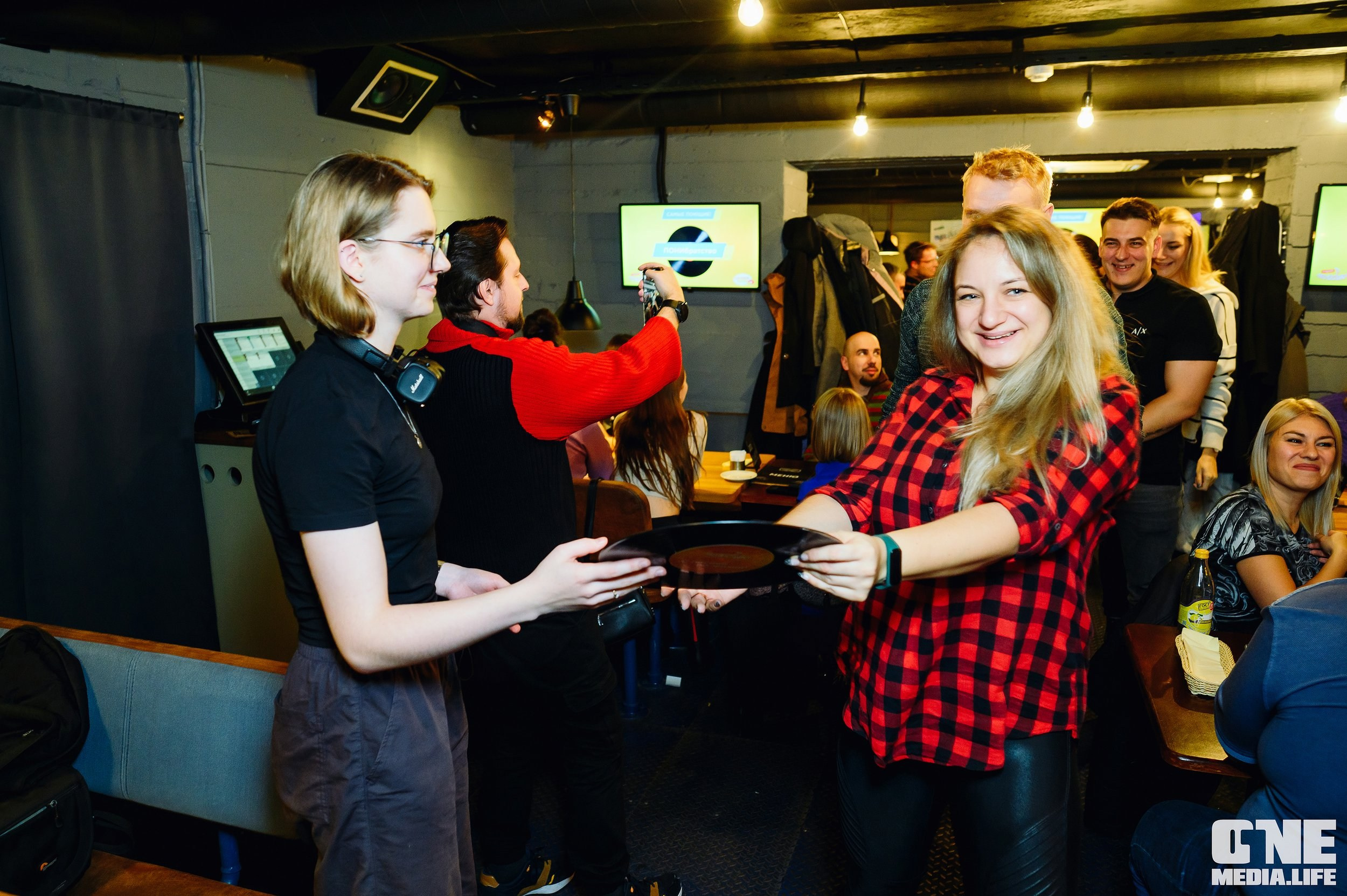 Фоторепортаж из бара Dreadnought. One Media Life: фоторепортажи, фотоотчеты с мероприятий и заведений