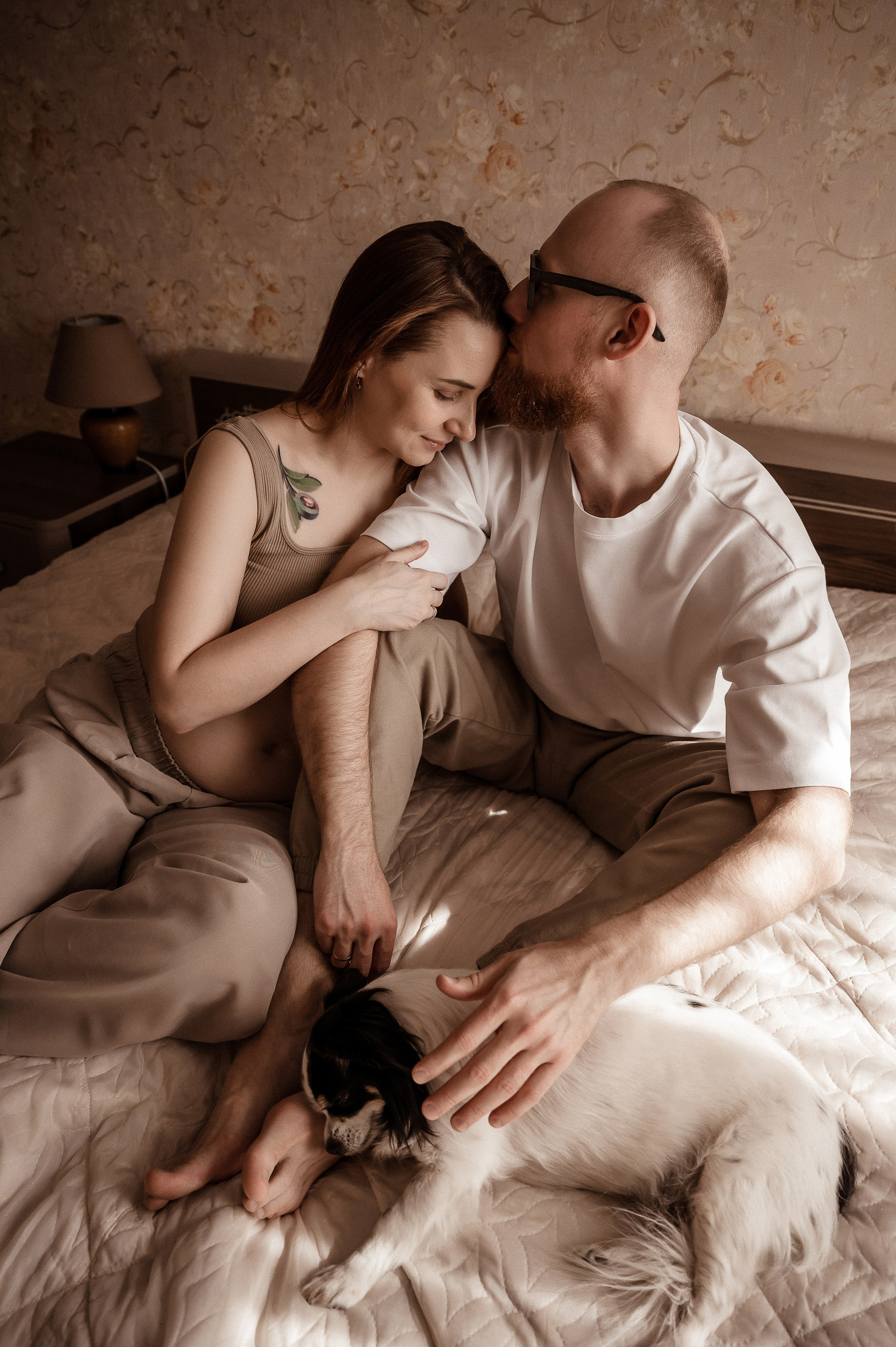 Домашняя фотосессия, съемка беременности дома, фотосессия беременности, беременность, идеи для съемки беременности дома, образ на фотосессию беременности, позы для беременной съемки, съемка деталей, семейный фотограф в Нижнем Новгороде, беременная фотосессия в Нижнем Новгороде, фотограф беременности в Нижнем Новгород