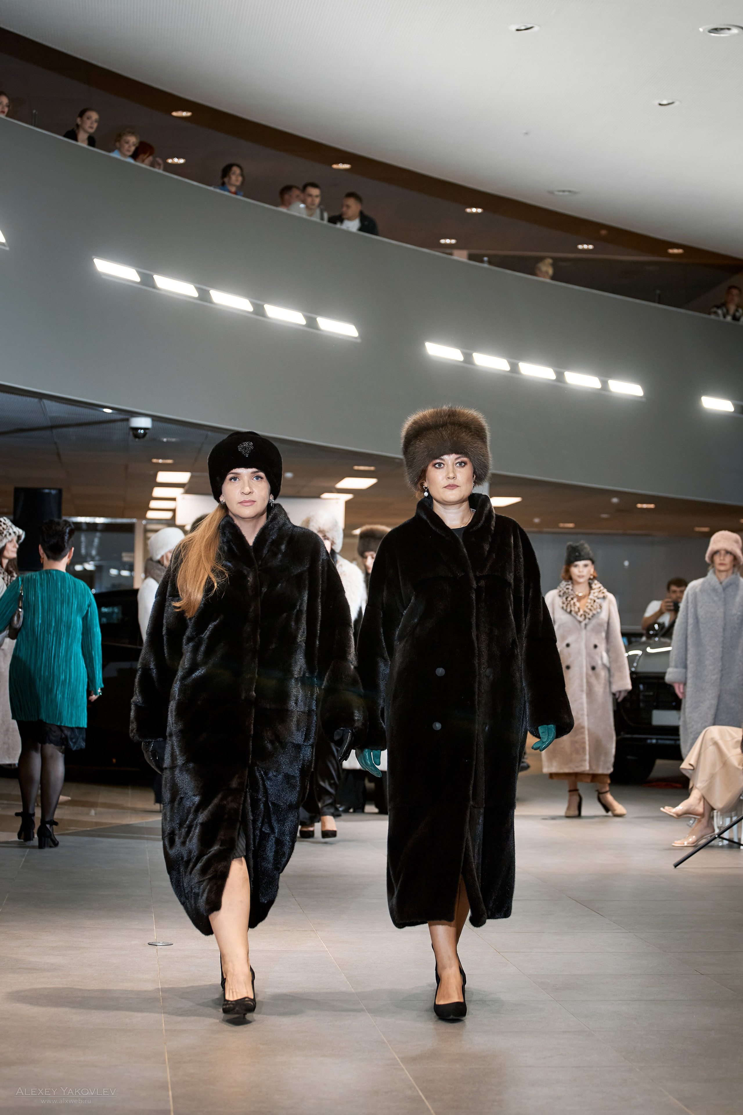 Модный показ PRE-FALL модельной школы Modeling+. Фотограф Алексей Яковлев