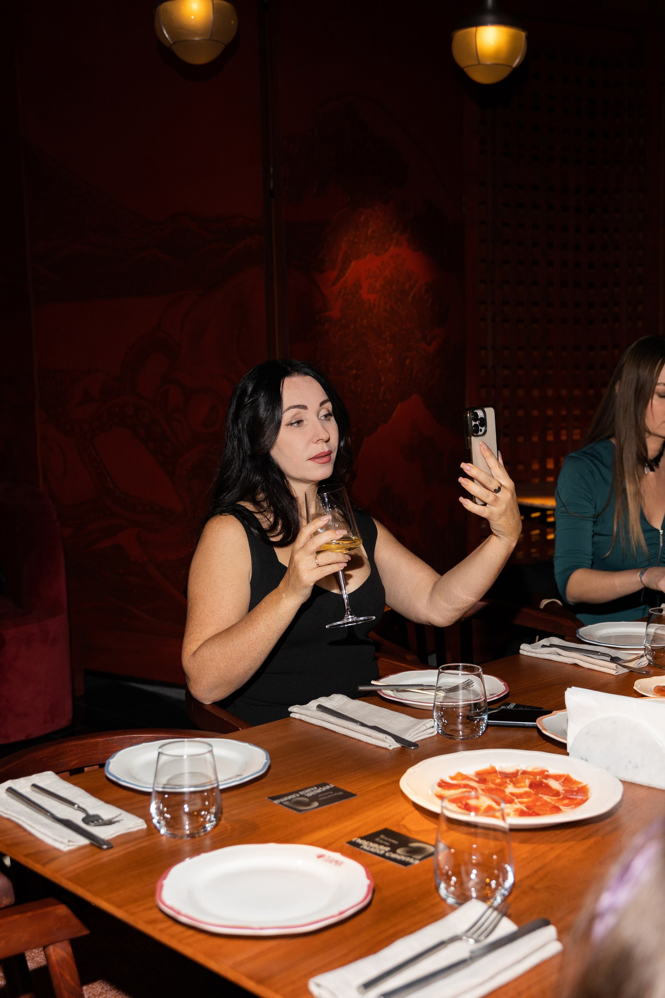 Бизнес ужин в ресторане Tbilissimo. Выпускные альбомы во Владивостоке