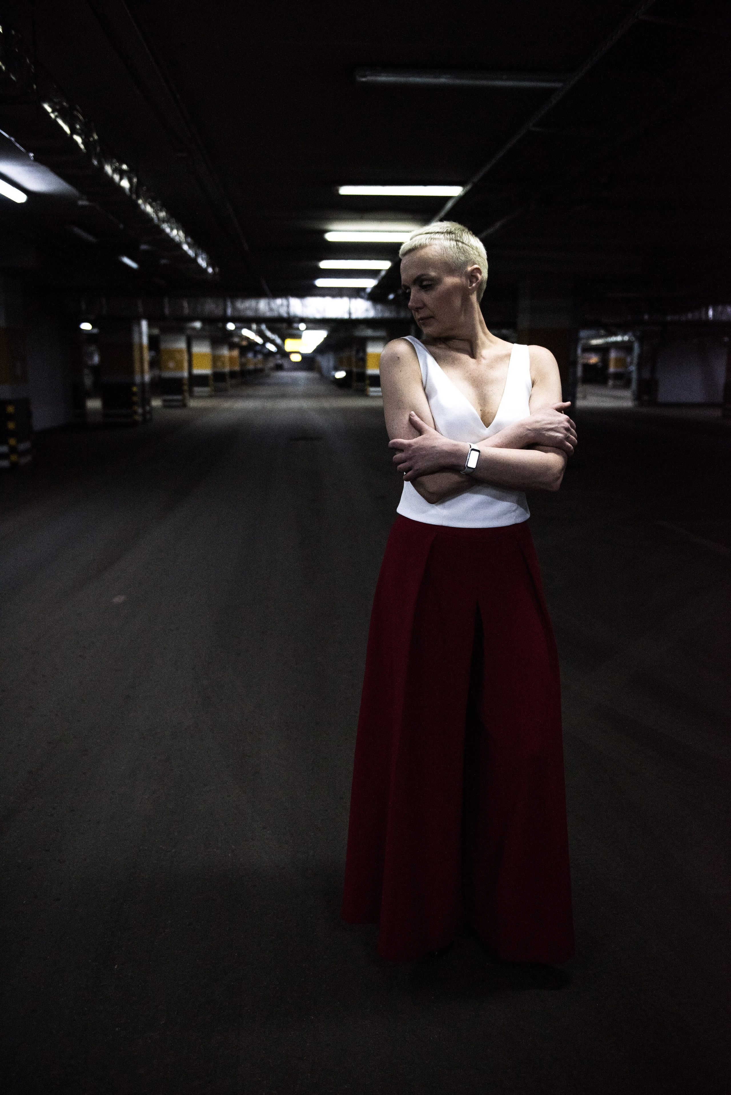 Юля. съёмка на паркинге. Арт фотограф