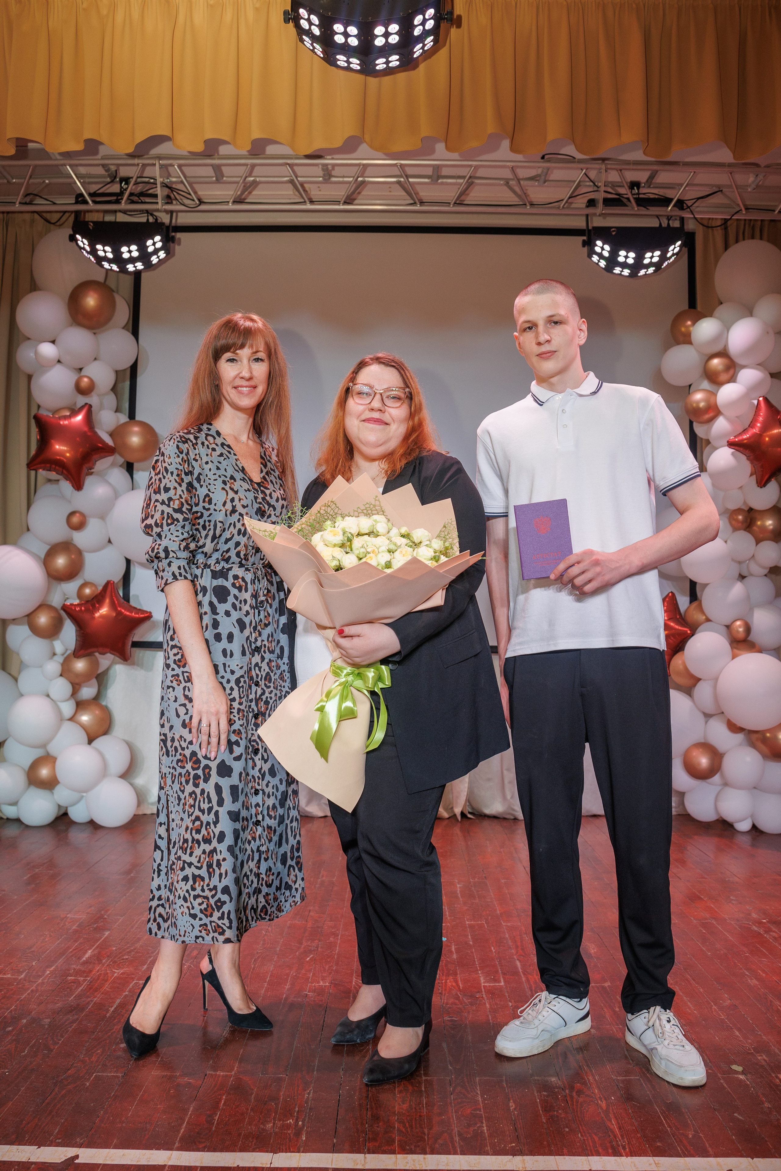 Вручение аттестатов. Свадебный и семейный фотограф в Новосибирске Ирина Дорошкова