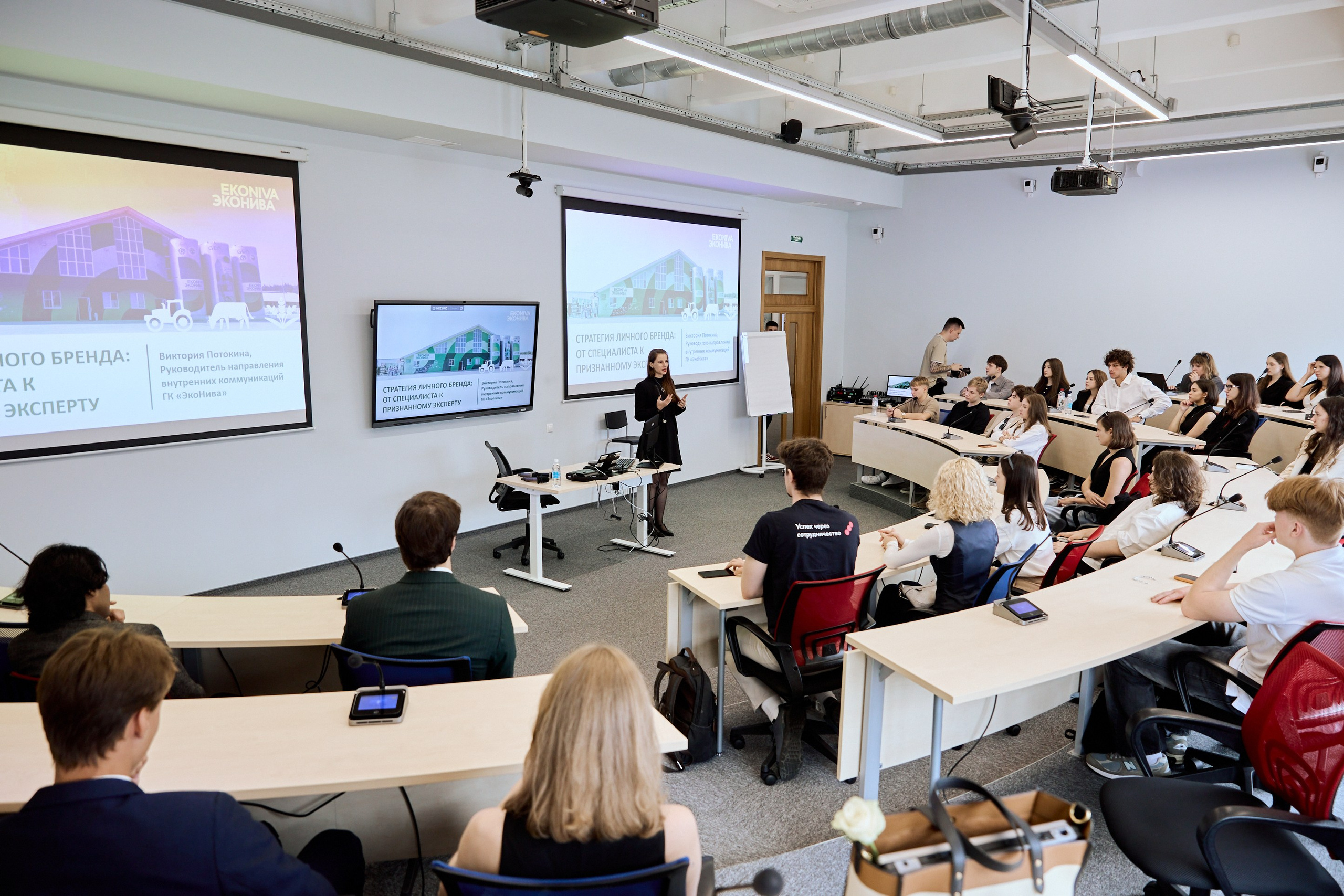 День знаний ВШБ 2025. Фотограф Иван Косарев