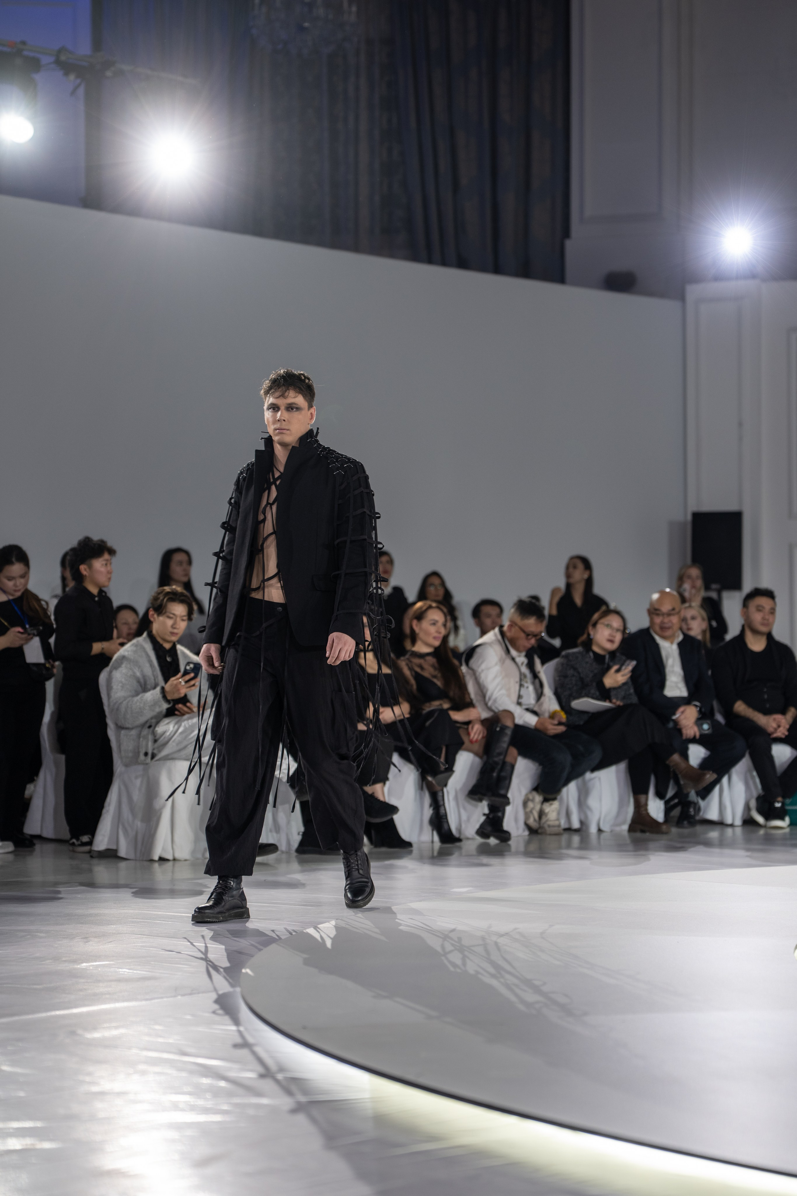 Dwsigner Nazar Almazbekov. Сайт Алматинского НЮ АРТ, будуар и фэшн фотографа Дениса Карпенко