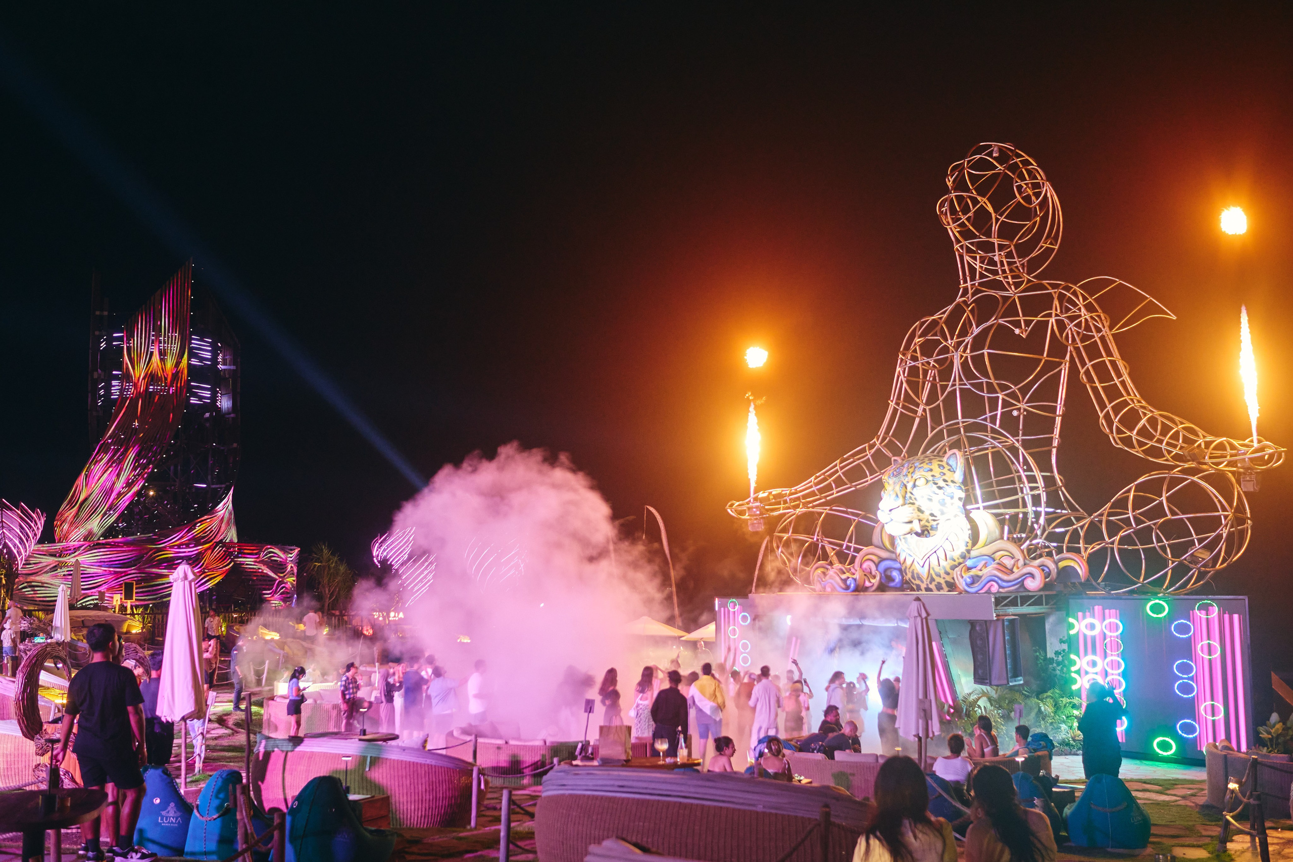 NuanuNight. See the moment and catche. commercial and reportage