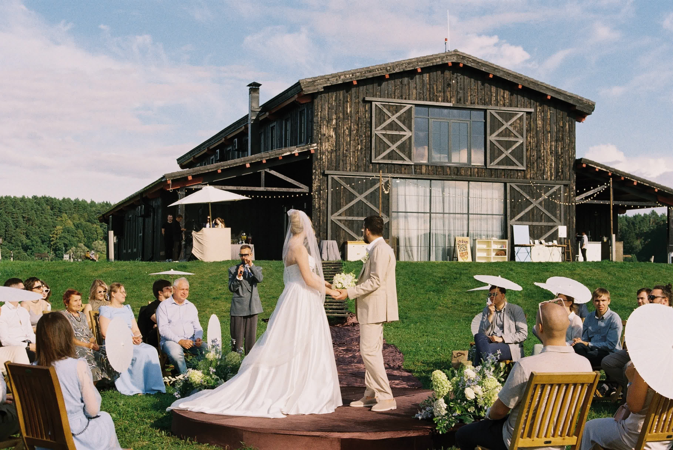 Ведущий Никита Шляндин