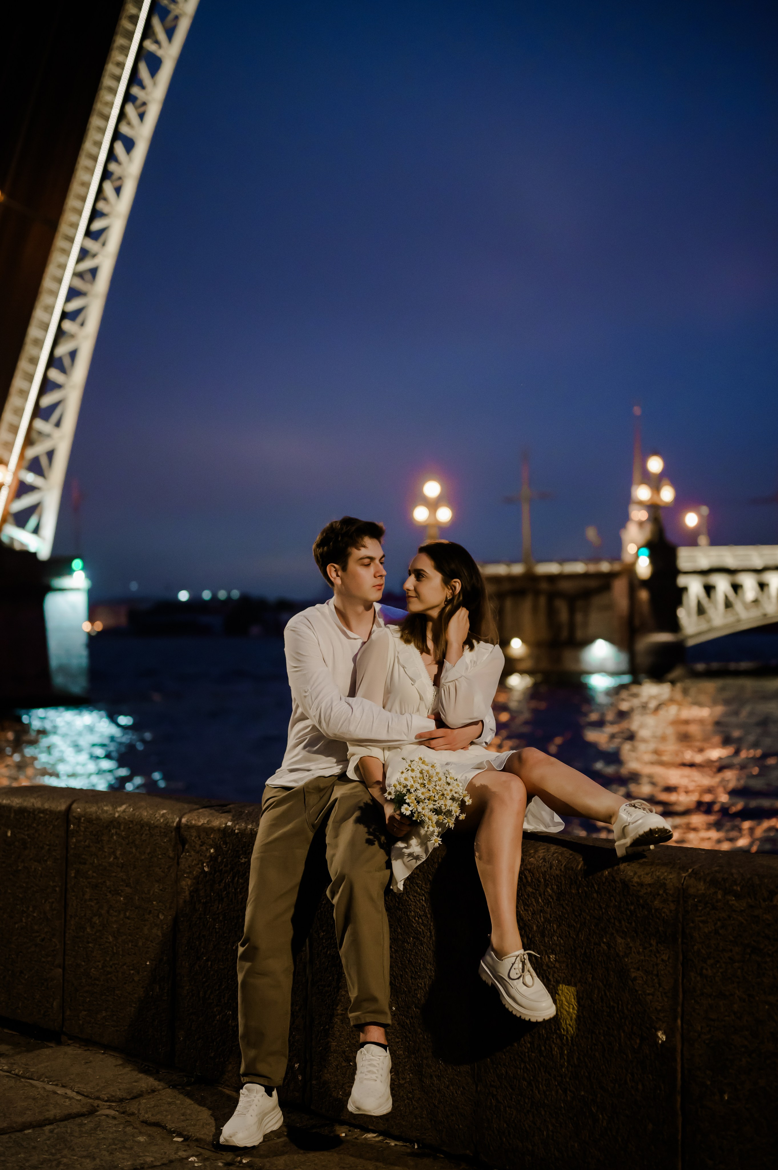 Лавстори на фоне мостов. Свадебный и семейный фотограф Евгения Кононова