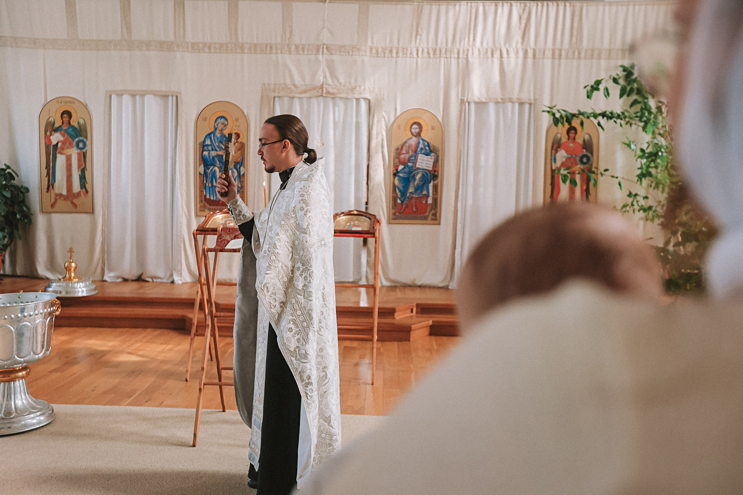 Крещение церковь около моста влюбленных. Семейный фотограф Тюмень, фотограф на роды Салмина Мария