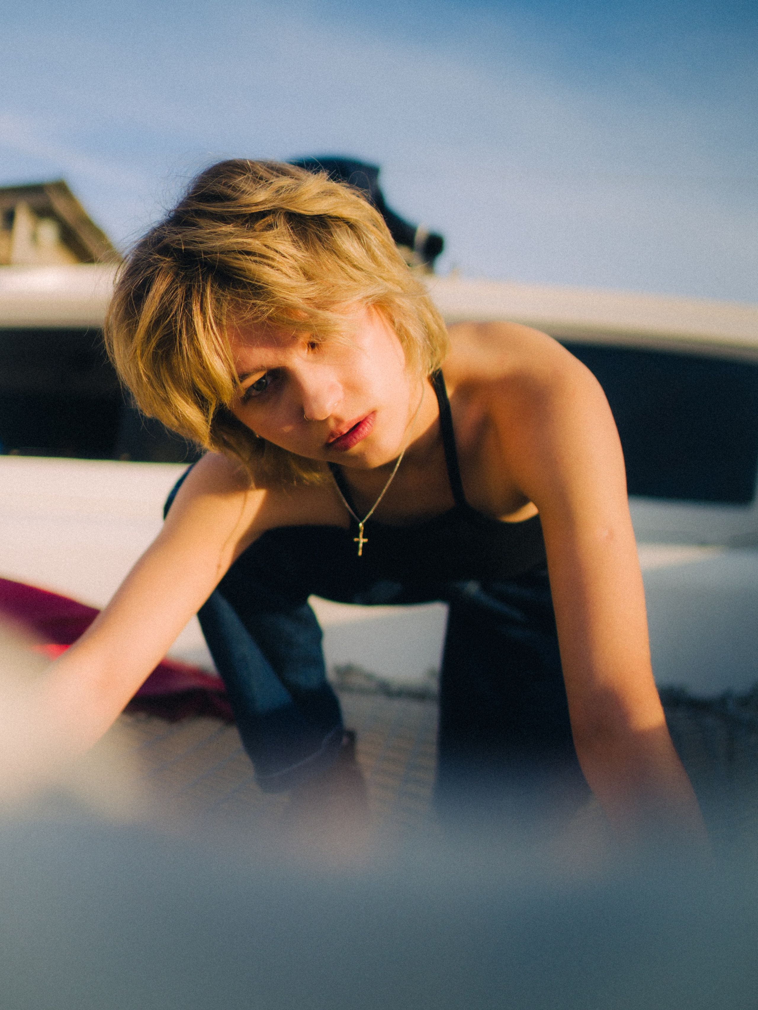 Вика среди заброшенных кораблей. Главная