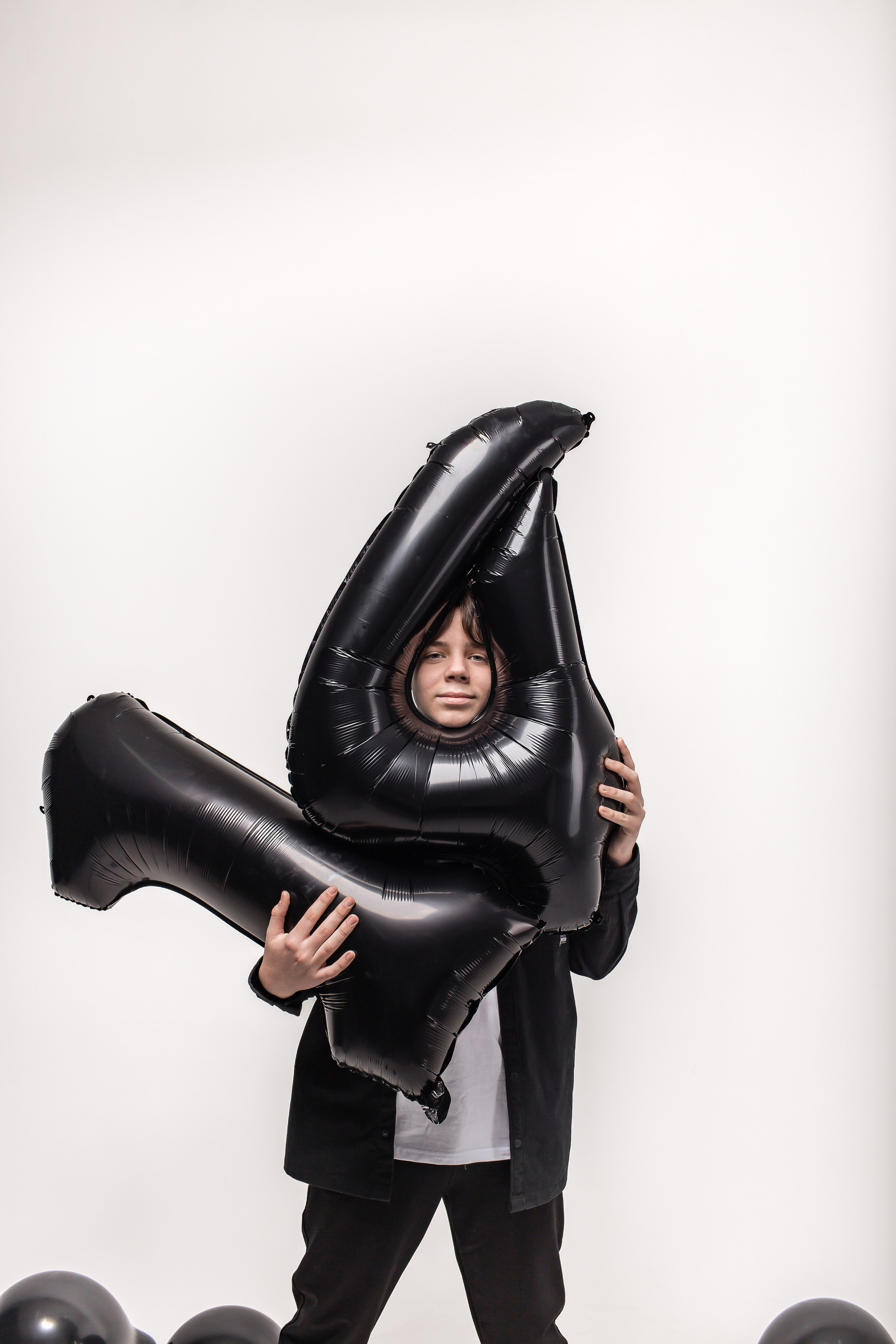 День рождение от 4 до 18 лет (на белом фоне). Детский семейный фотограф на первый годик город Новосибирск Дымова Светлана пакеты всё включено 1-3 года