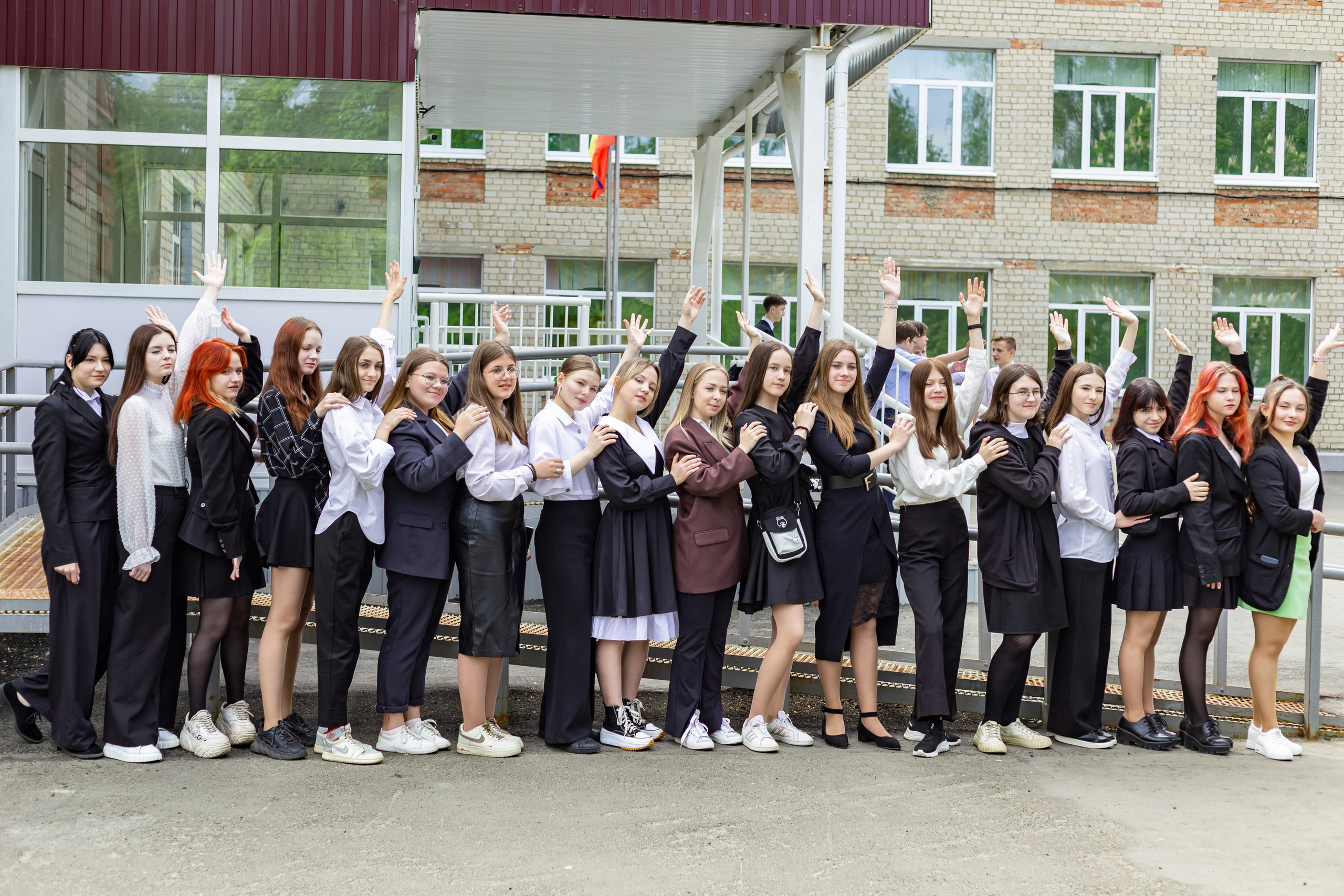 Фотосъемка 9 класс. Свадебный фотограф Марина Суворова и видеооператор Олег Петров