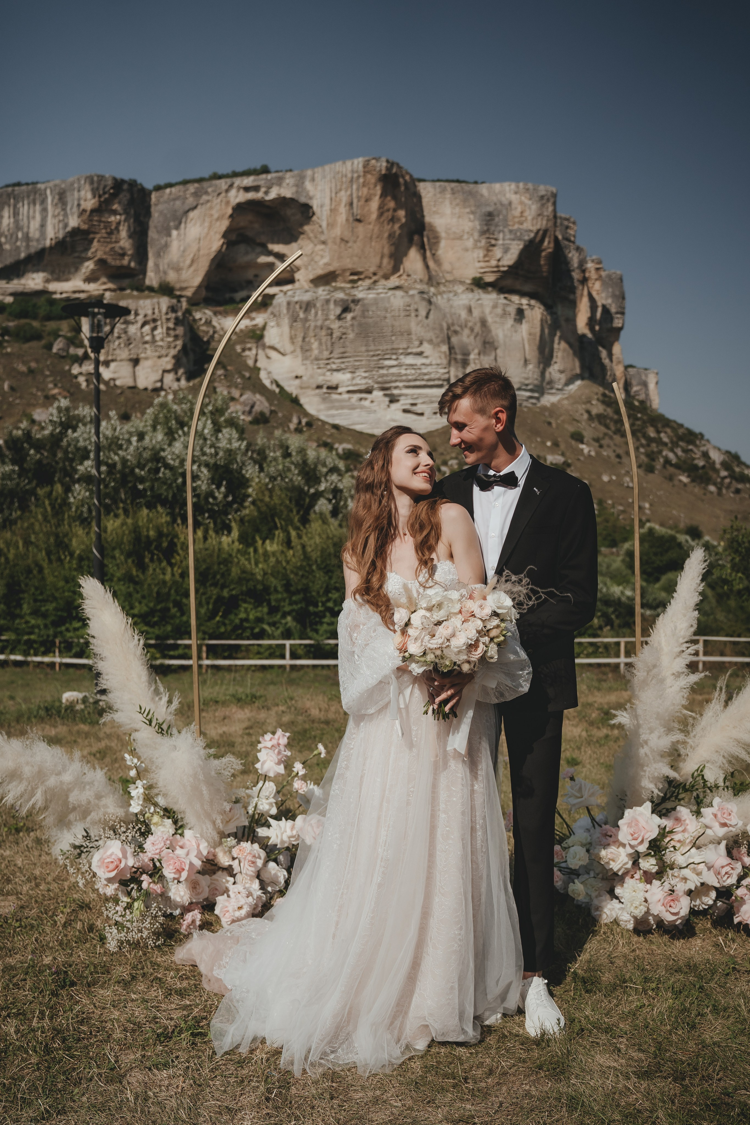 Свадебная фотосъемка в старинном отеле в Крымском Санторини. Свадебный и семейный фотограф и видеограф, Крым, Москва, Санкт -Петербург