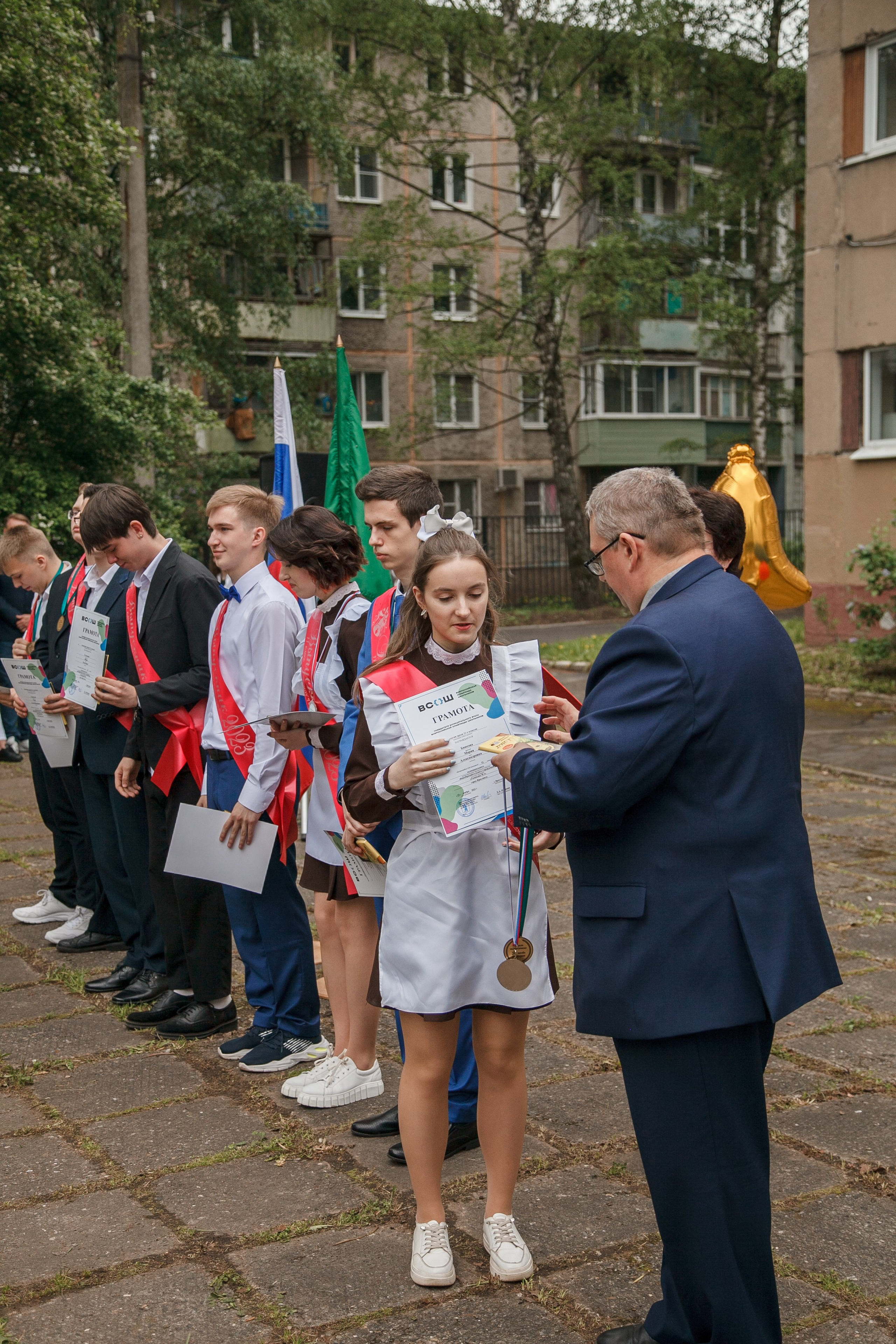 Последний звонок. Ирина Коновалова школьный фотограф. Выпускные альбомы Ярославль