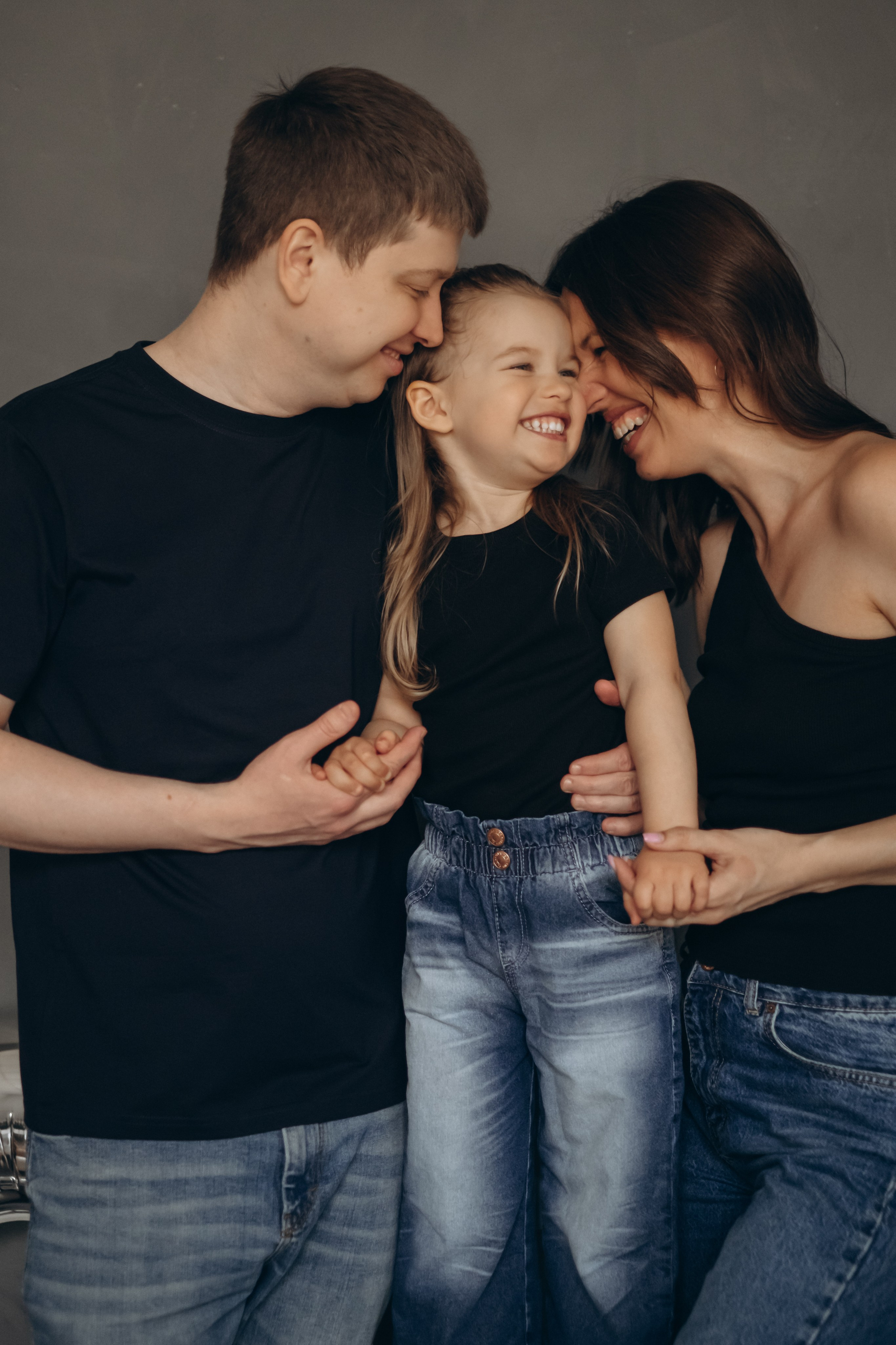 Фотосессия «День рождения» в минималистичной студии. Фотограф Новосибирск Анна Рождественская