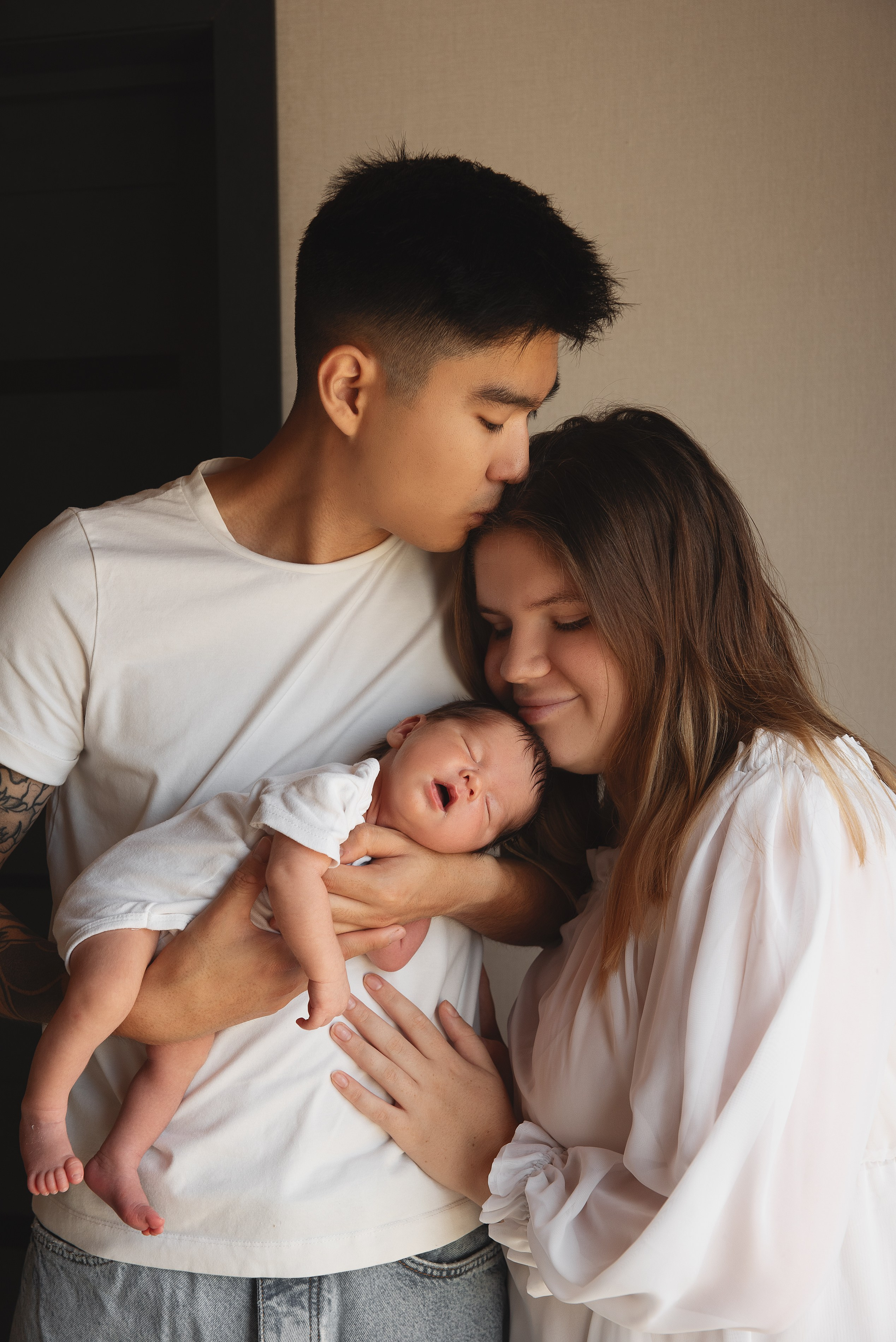 Семейная фотосессия с новорожденным Эрнест. Семейный фотограф в Южно-Сахалинске Анастасия Лимарева