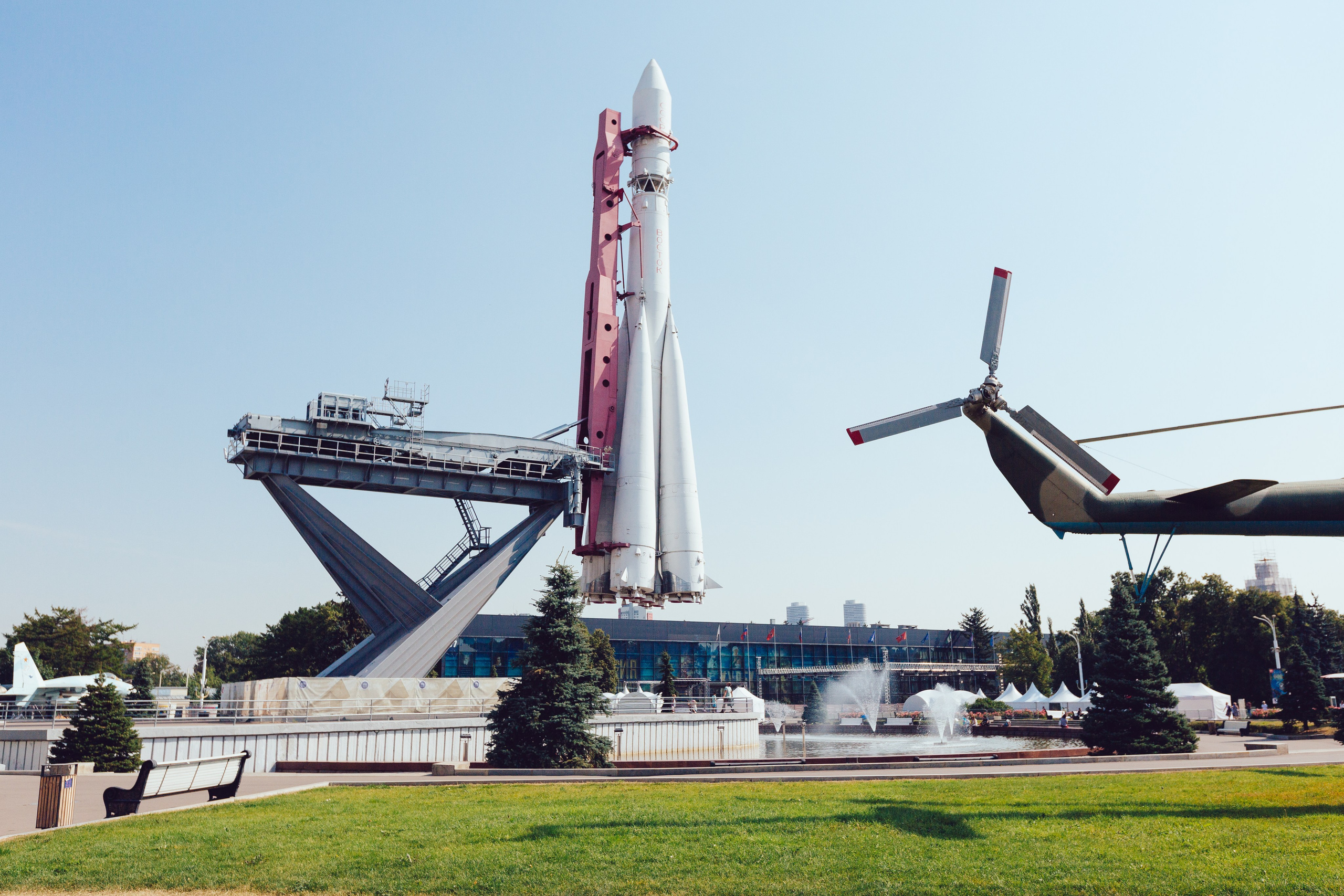 Роспись космос ВДНХ. Фотограф Георгий Нигматулин