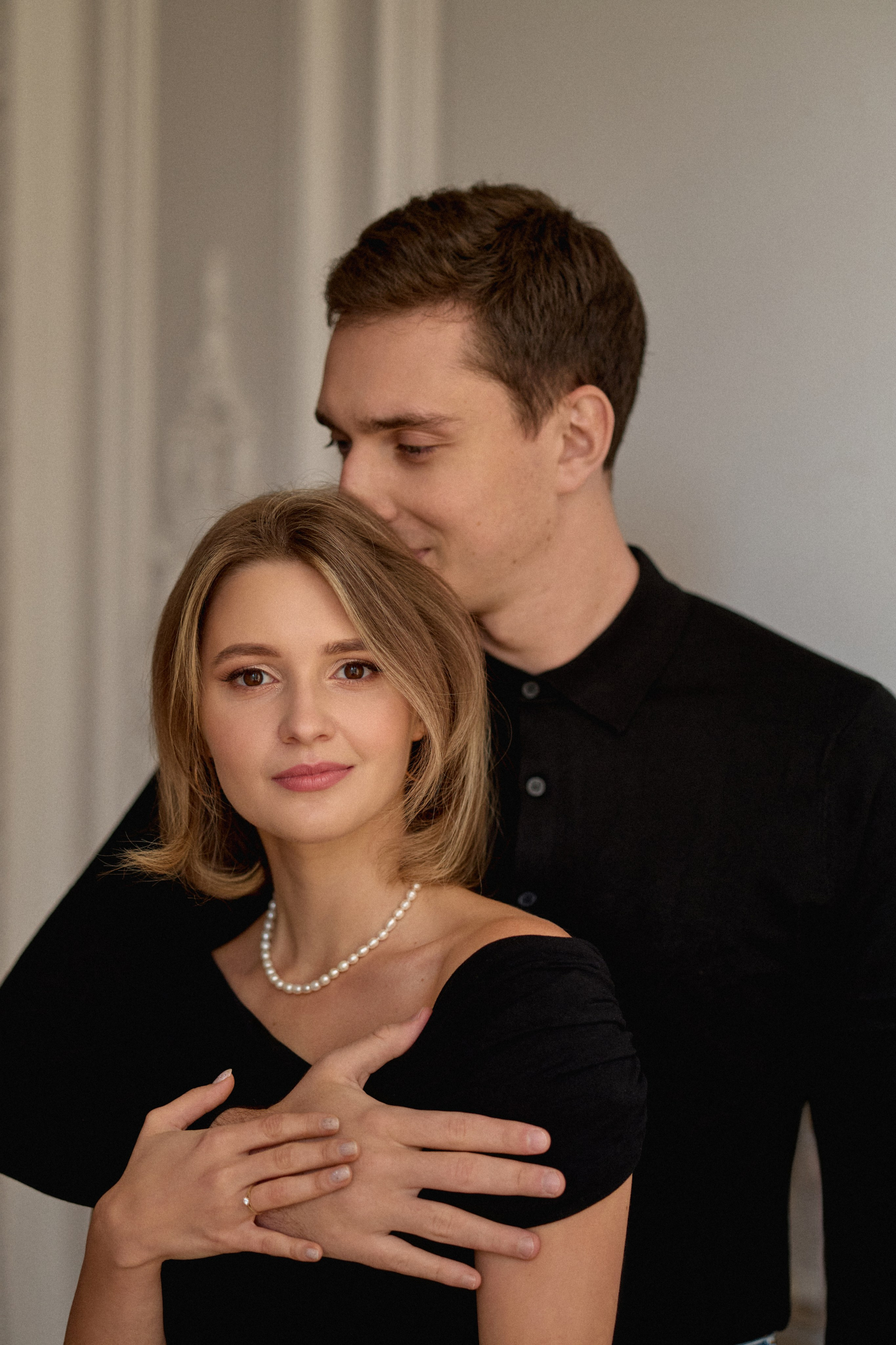 Лавстори в фотостудии в Питере. Сестры Карабаза. Фотографы и ретушеры в Москве и Санкт-Петербурге