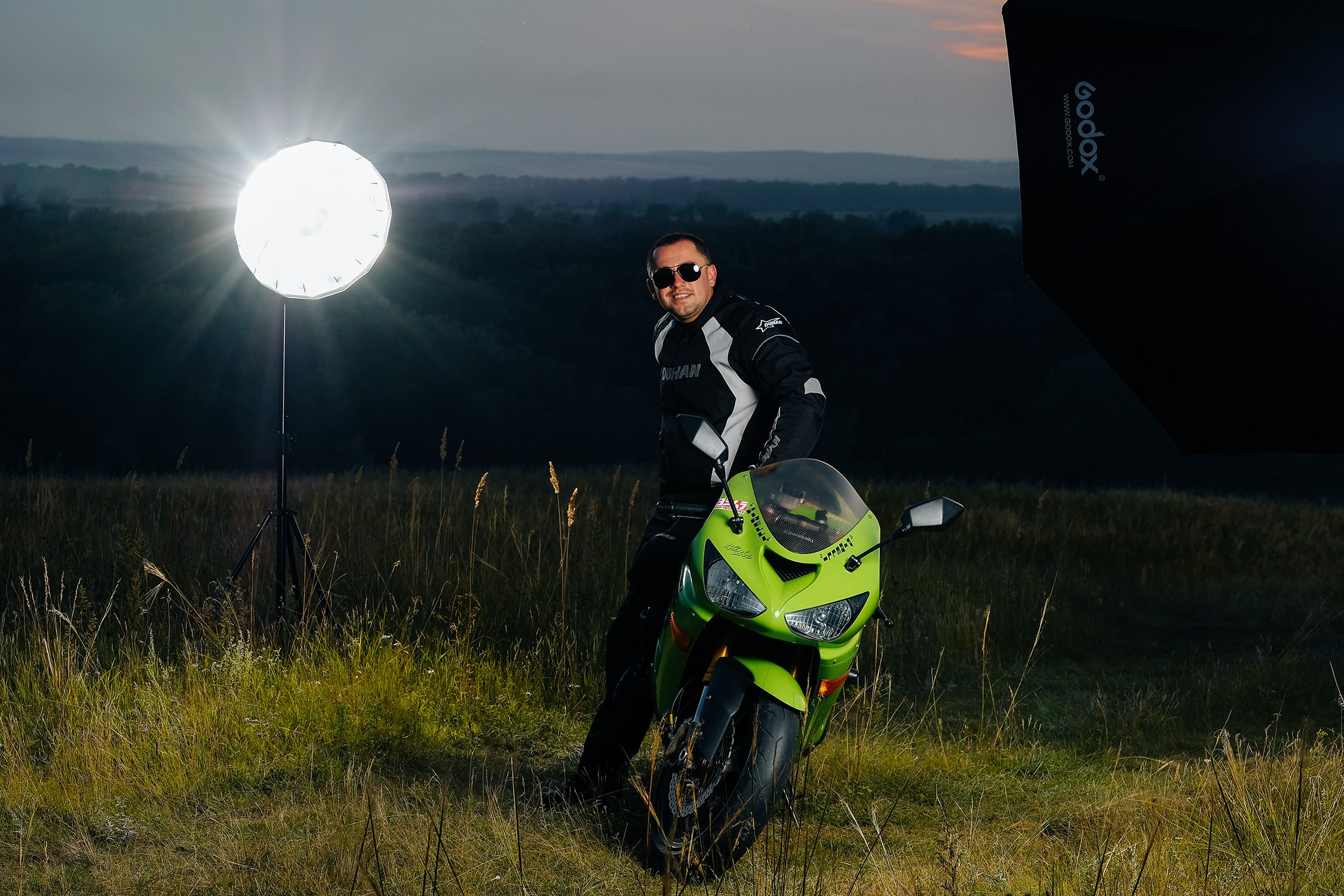 Фотосессия с мотоциклом услуги фотографа. Фотограф Красноярск Алексей Семенихин