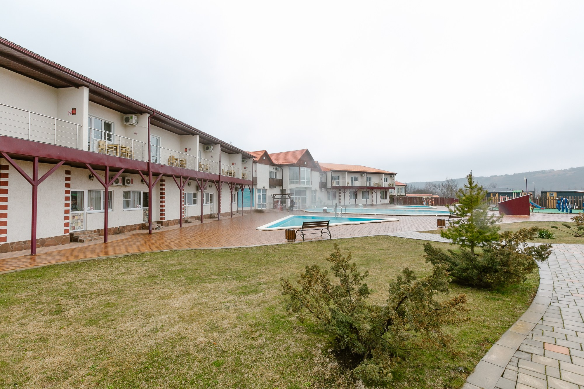 Фотографии территории термального источника март 2024 год