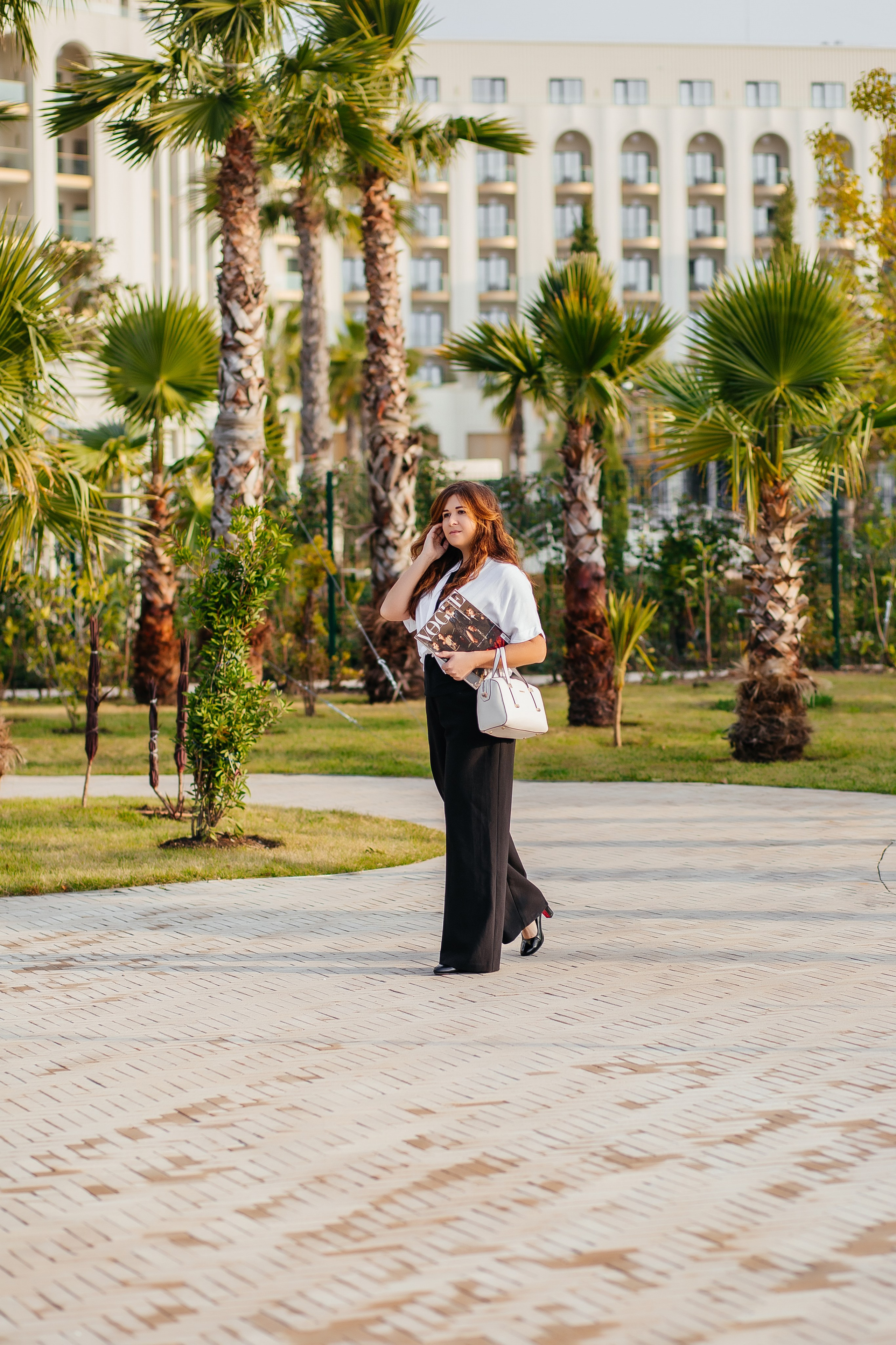 Уличная деловая фотосессия для контента. Фотограф Сочи Адлер. Солькаева Анастасия