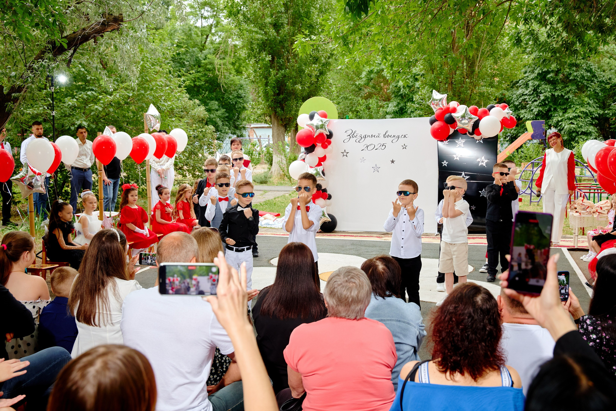 Выпускной 45 сад. Фотограф Выпускные альбомы Таганрог Сергей Коробченко