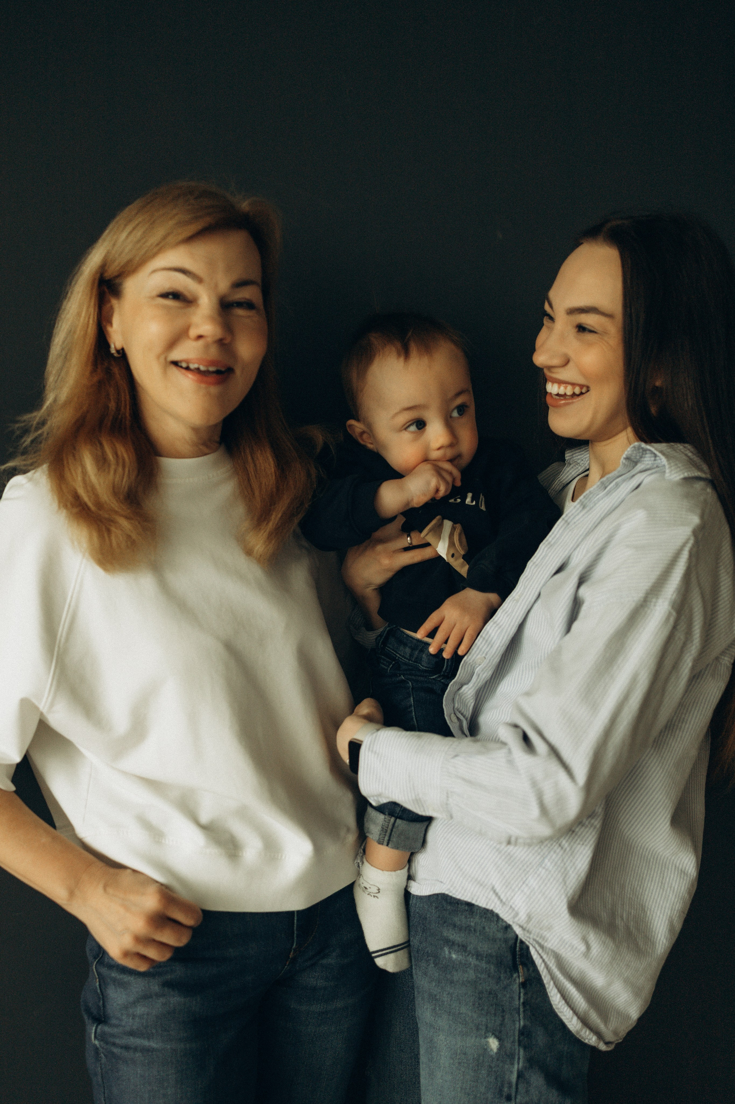 Семейная фотосессия для большой семьи в студии. Семейный фотограф в Ижевске Даша Денисова